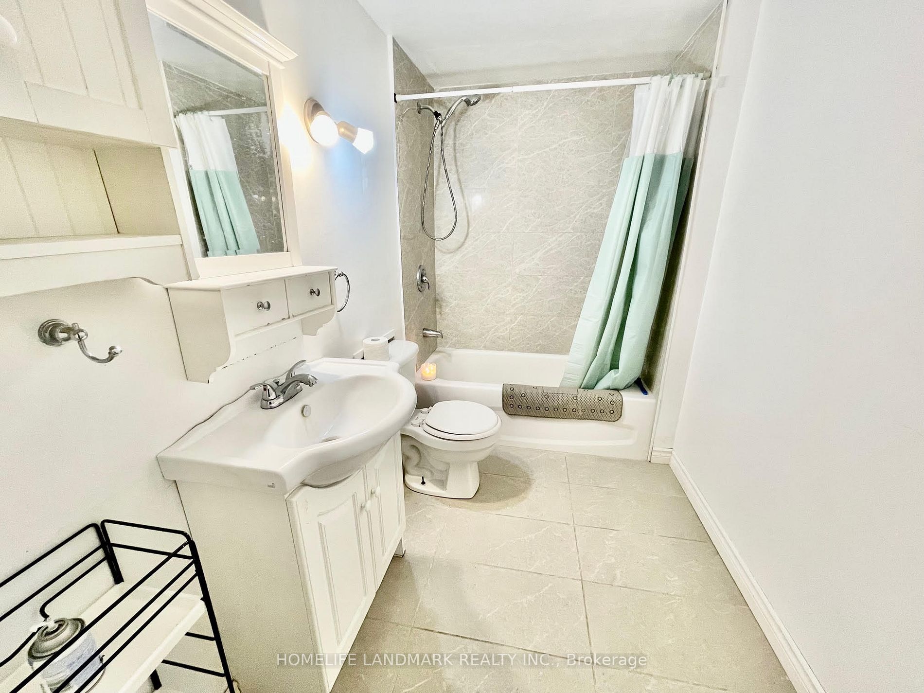 33 Millard Ave E