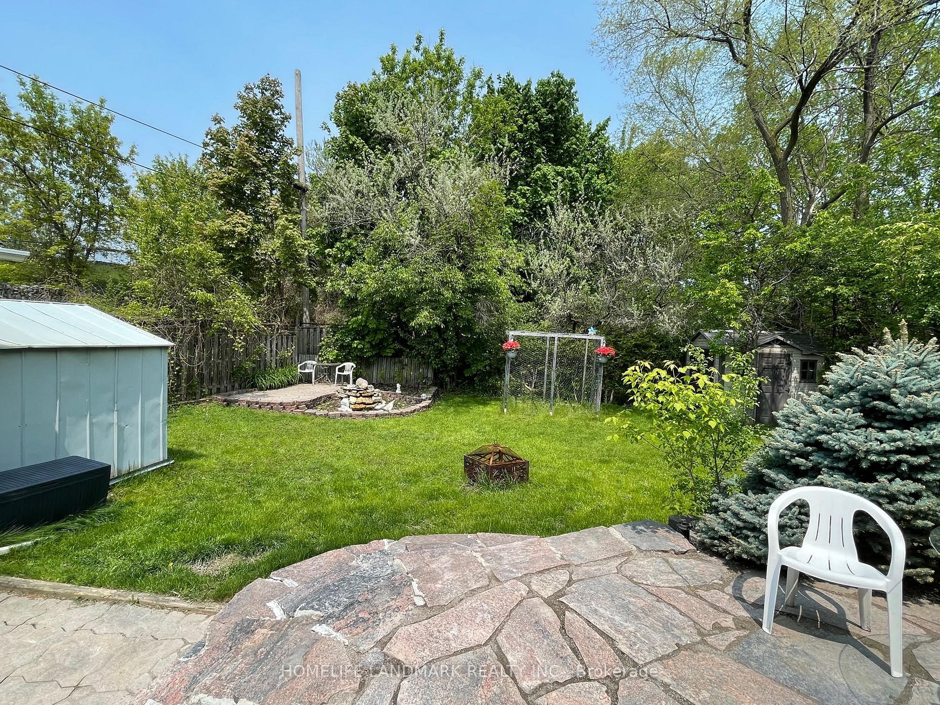 33 Millard Ave E