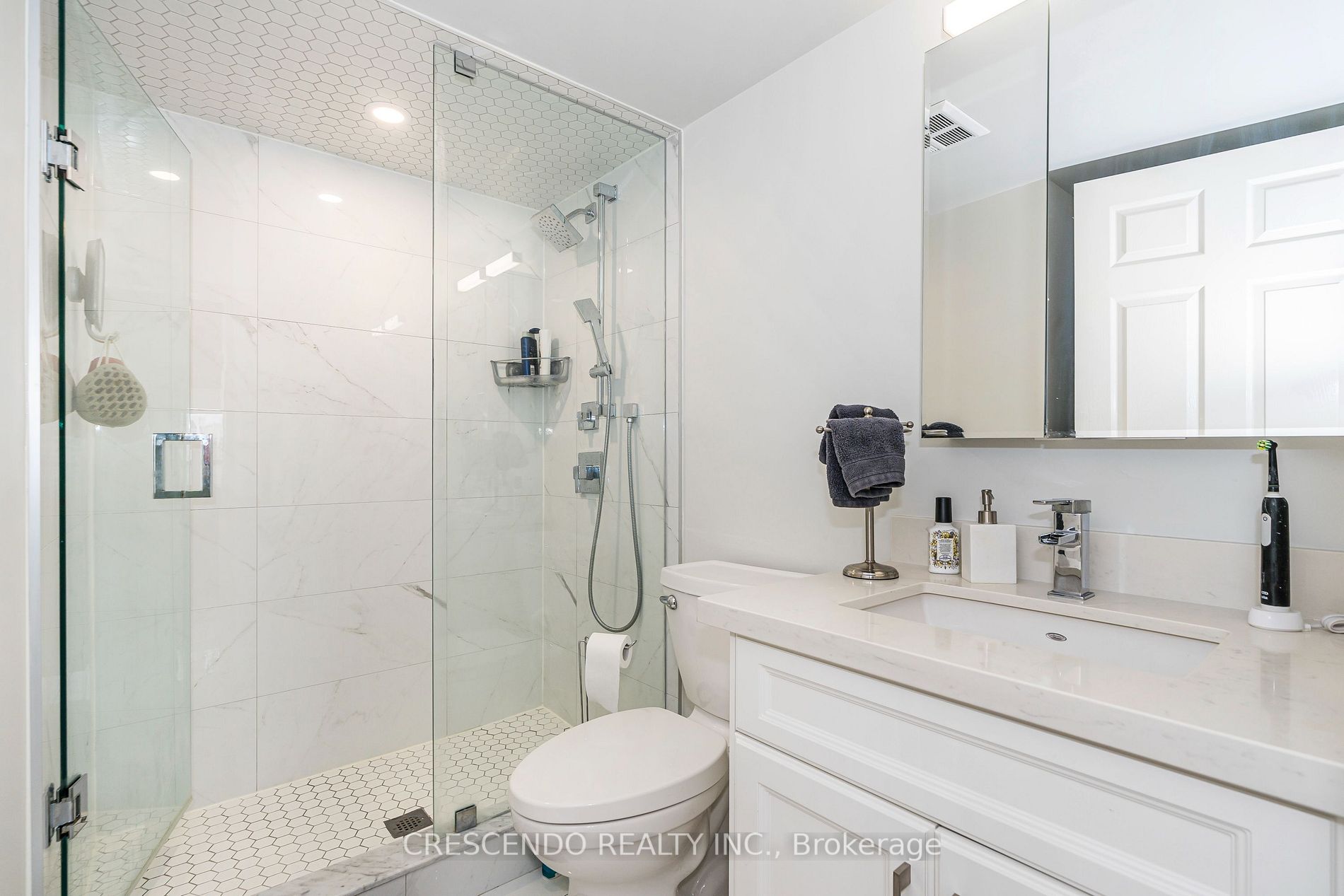 39 Oneida Cres, #813