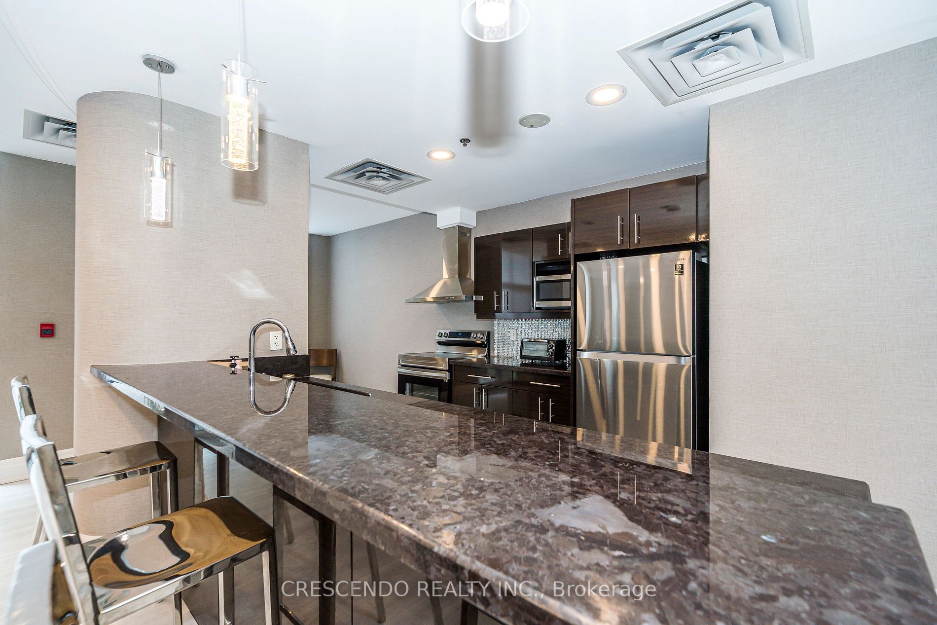 39 Oneida Cres, #813