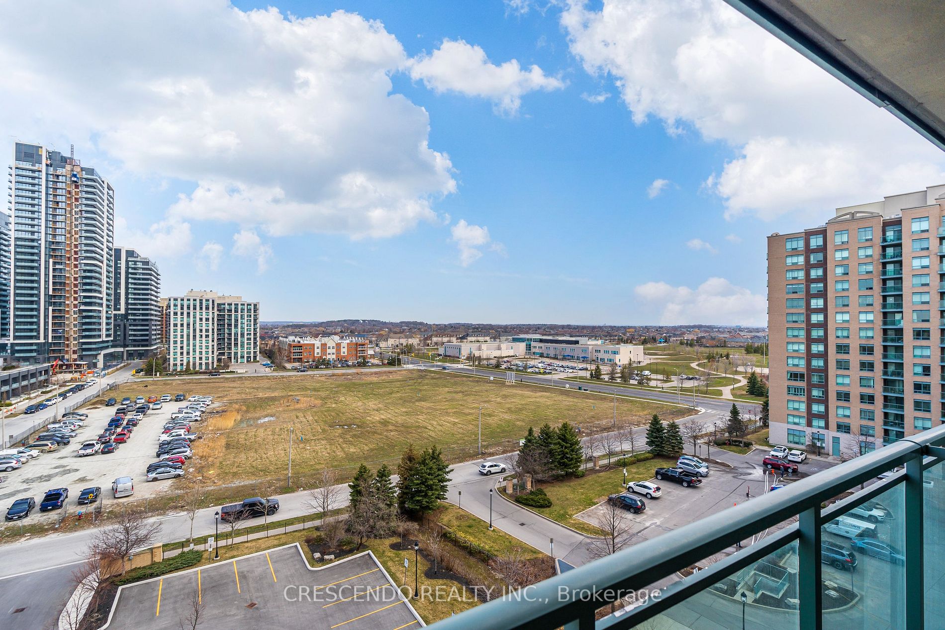 39 Oneida Cres, #813