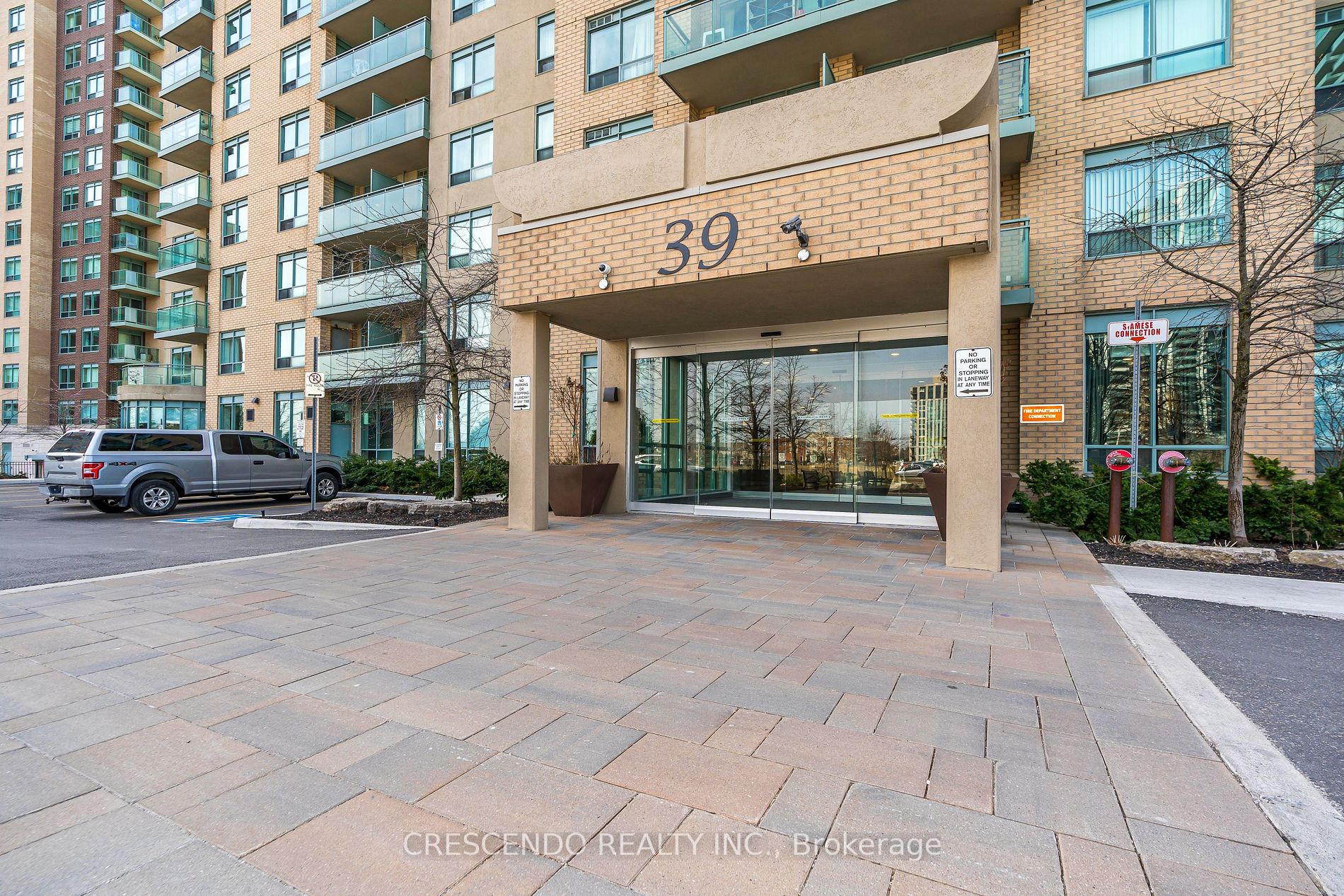39 Oneida Cres, #813