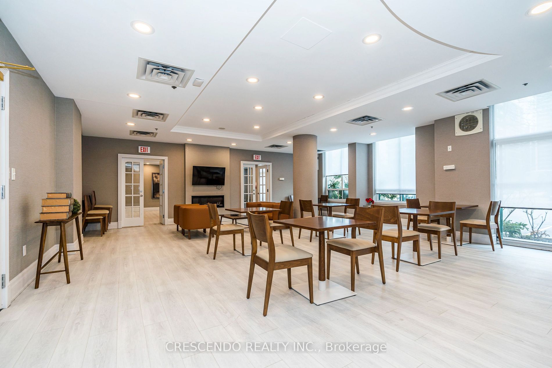 39 Oneida Cres, #813