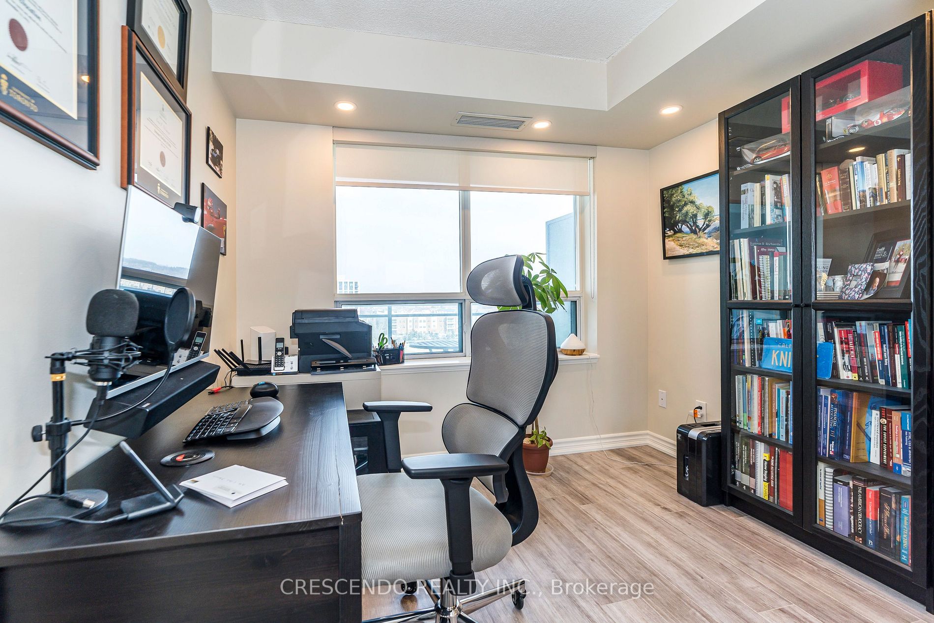 39 Oneida Cres, #813