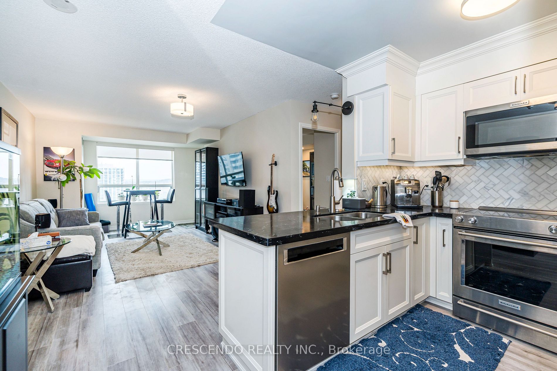 39 Oneida Cres, #813