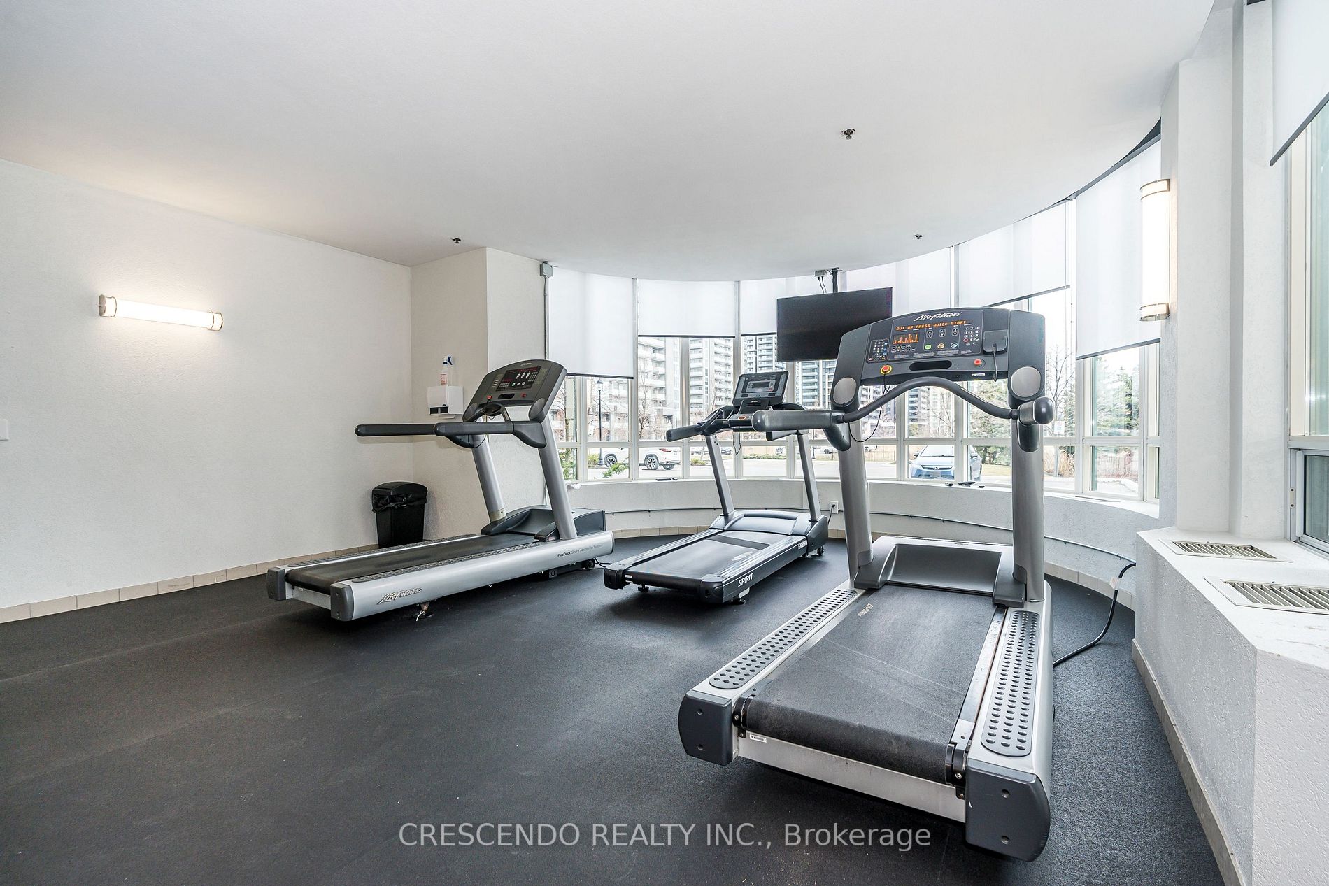 39 Oneida Cres, #813