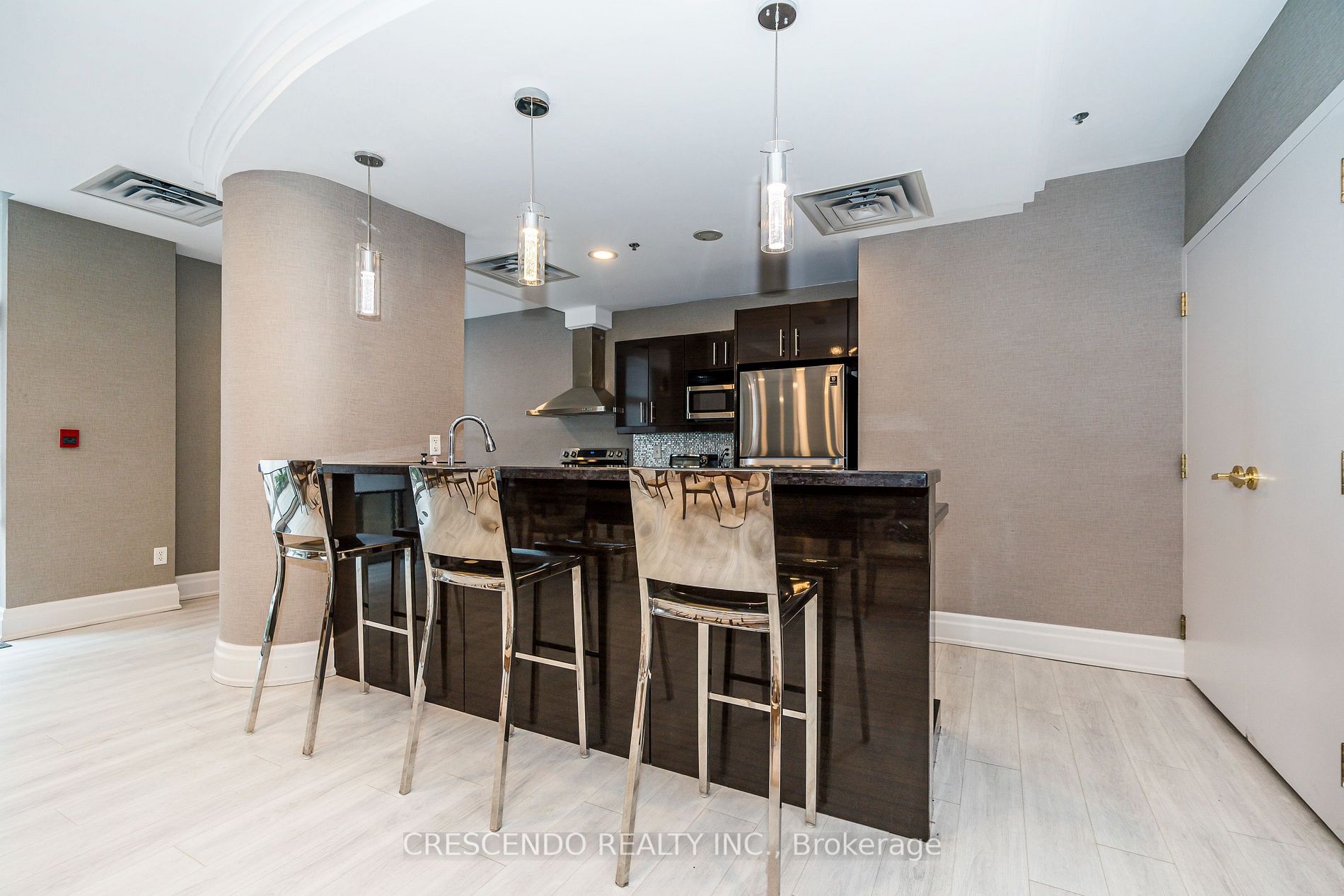 39 Oneida Cres, #813