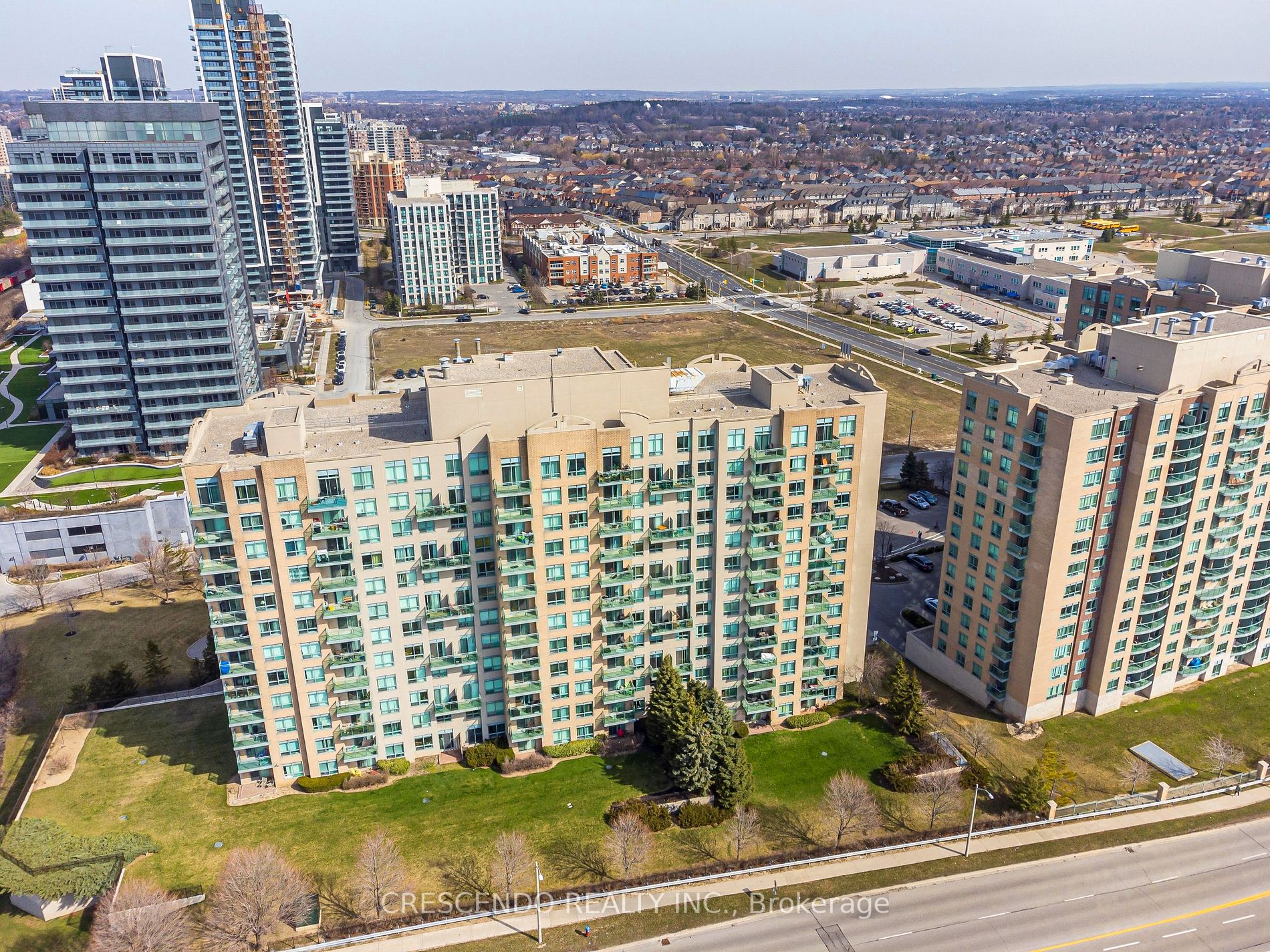 39 Oneida Cres, #813