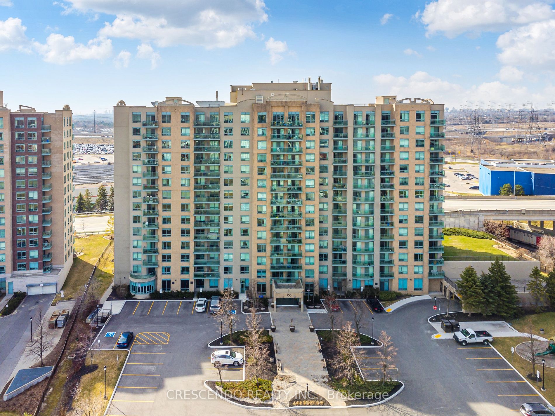 39 Oneida Cres, #813