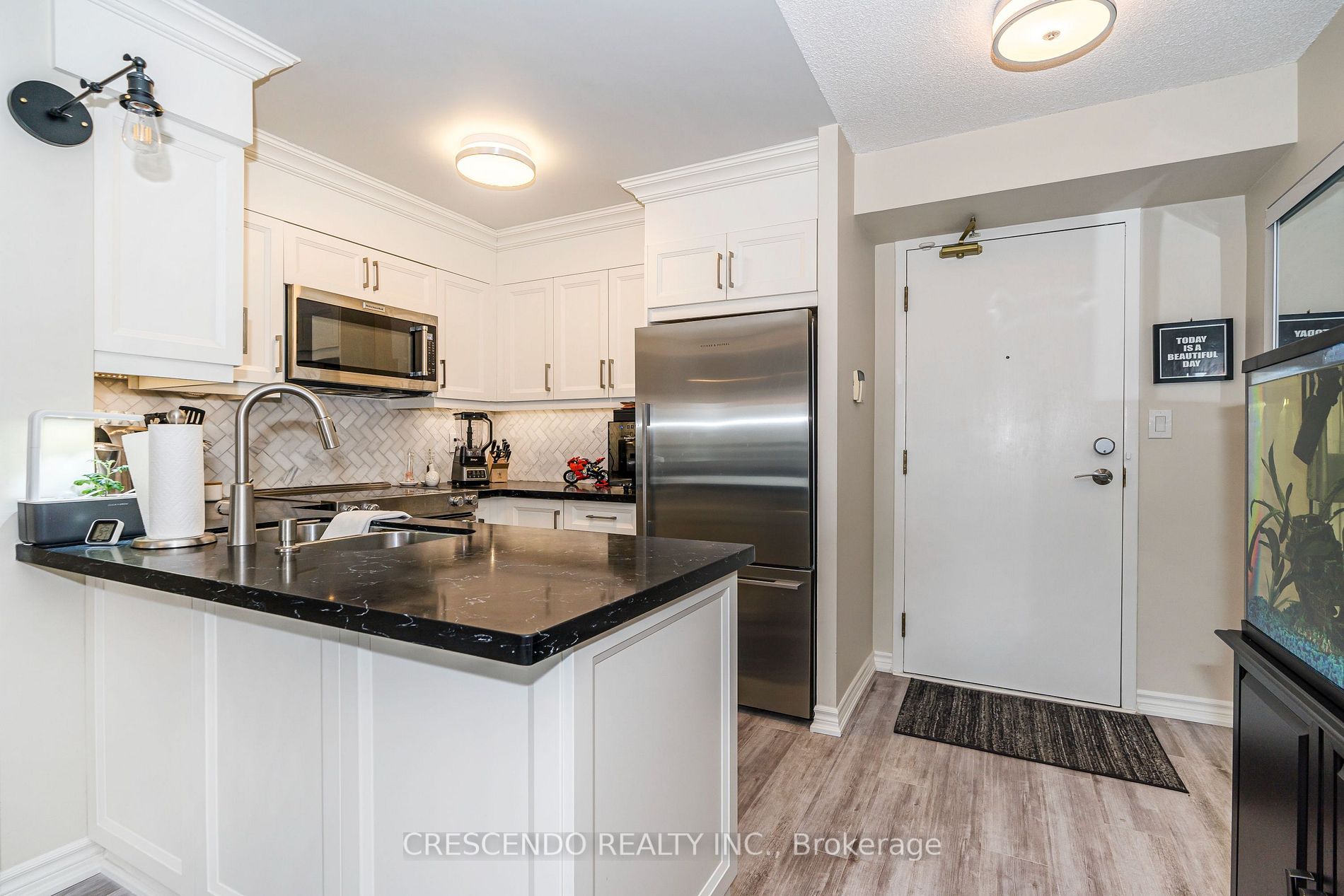 39 Oneida Cres, #813