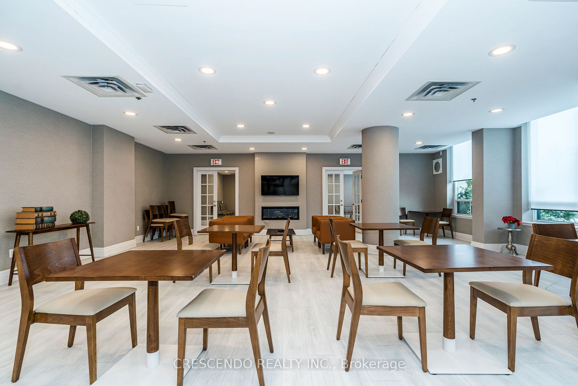 39 Oneida Cres, #813