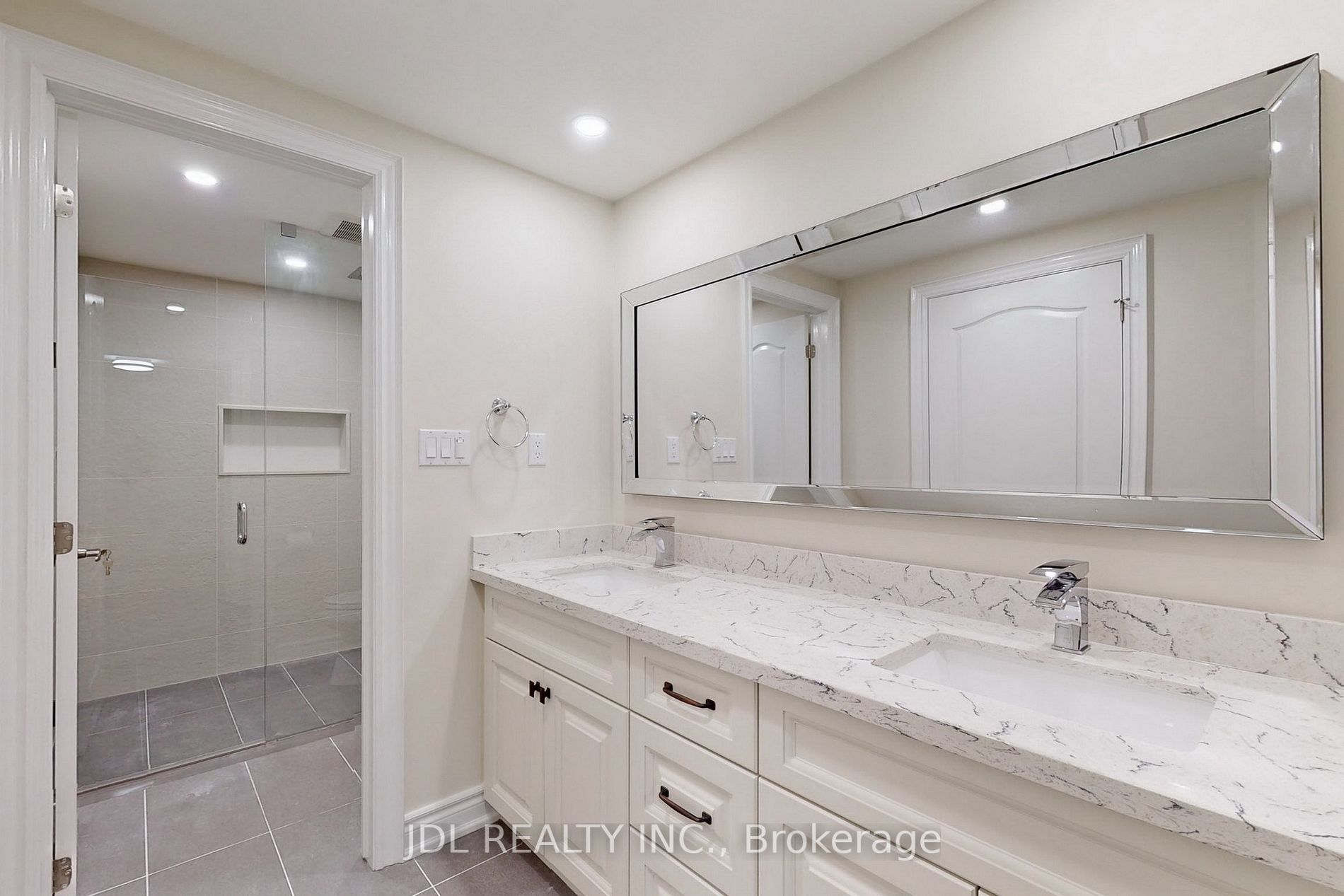 67 Lady Fenyrose Ave