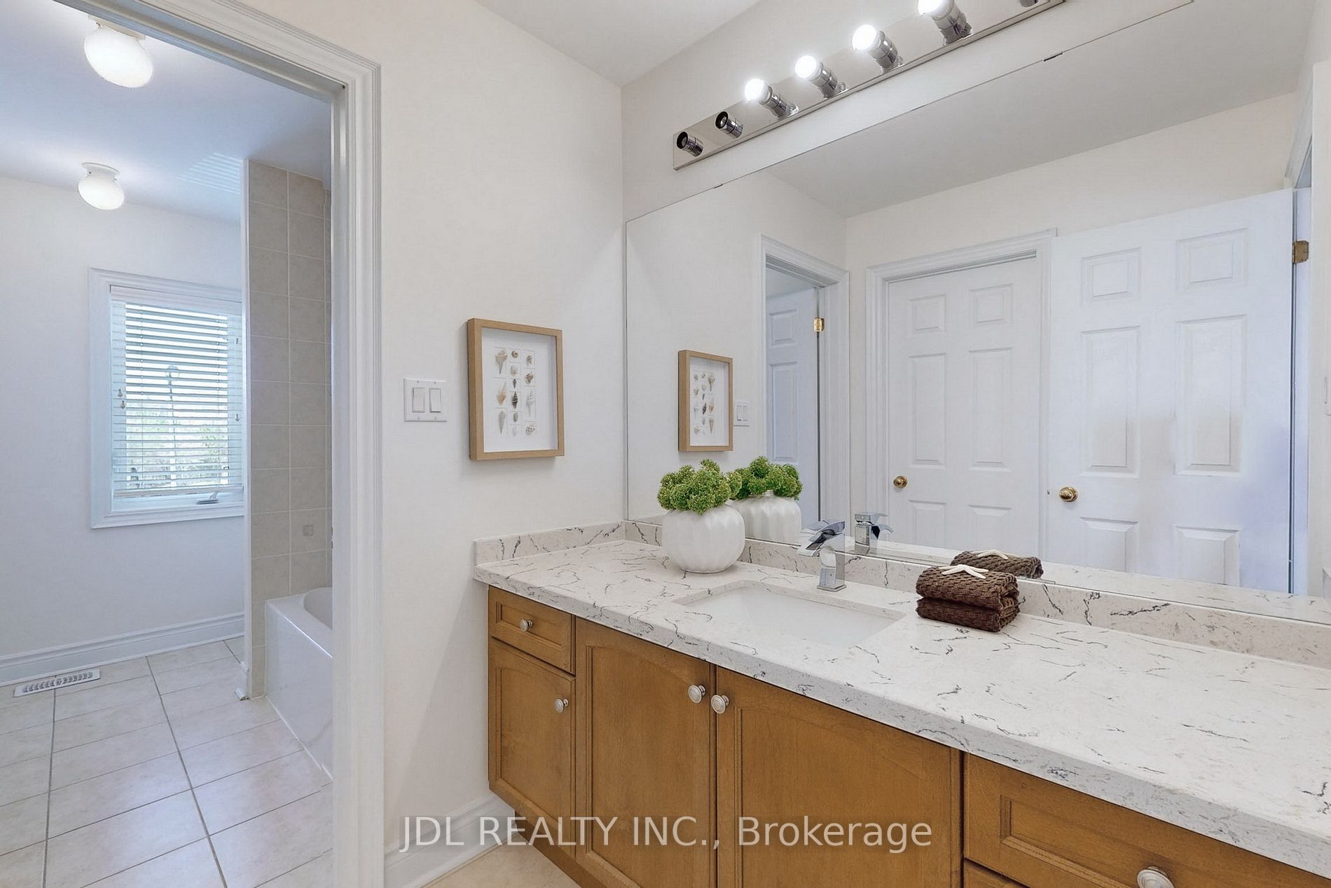 67 Lady Fenyrose Ave