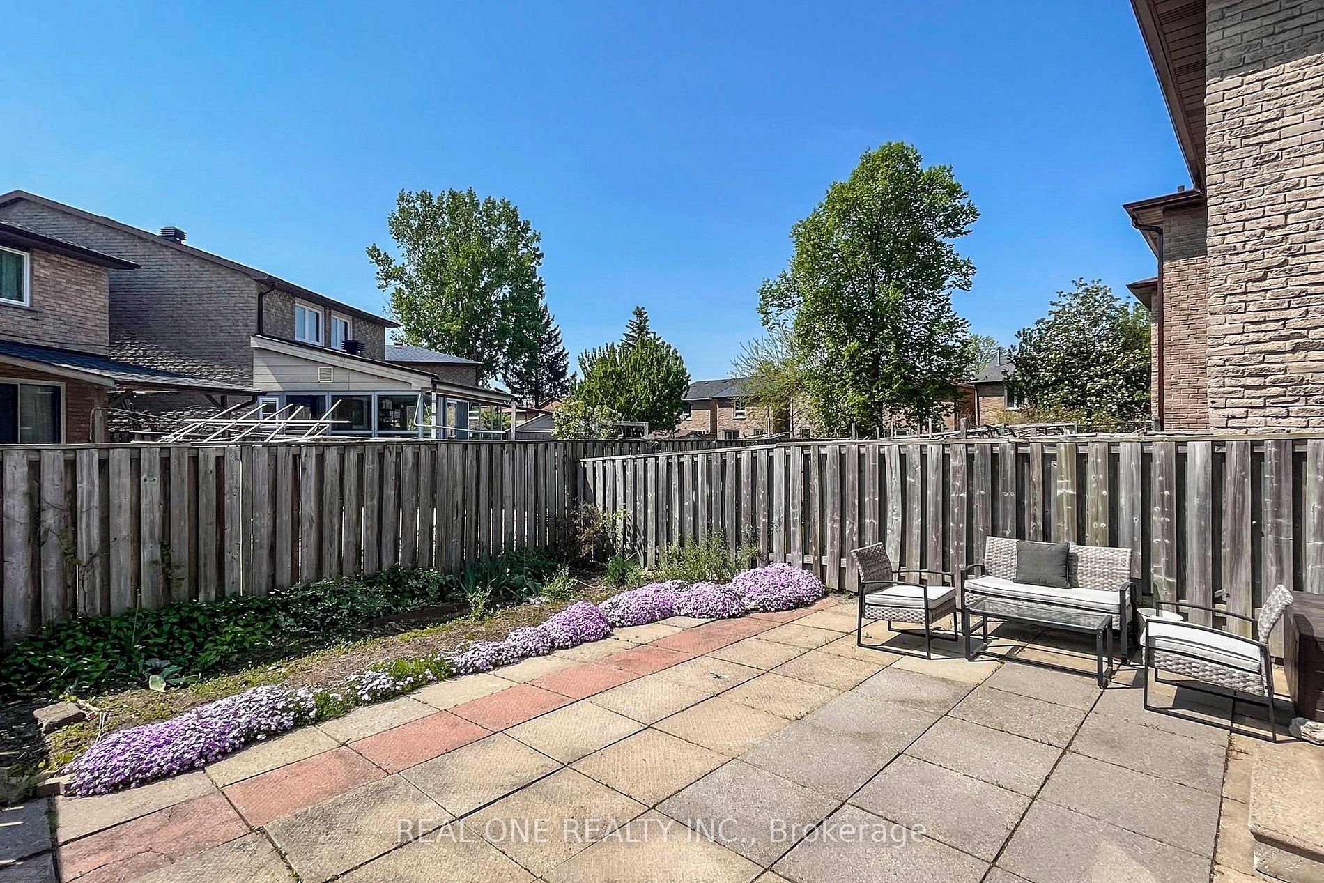 76 Cottsmore Cres