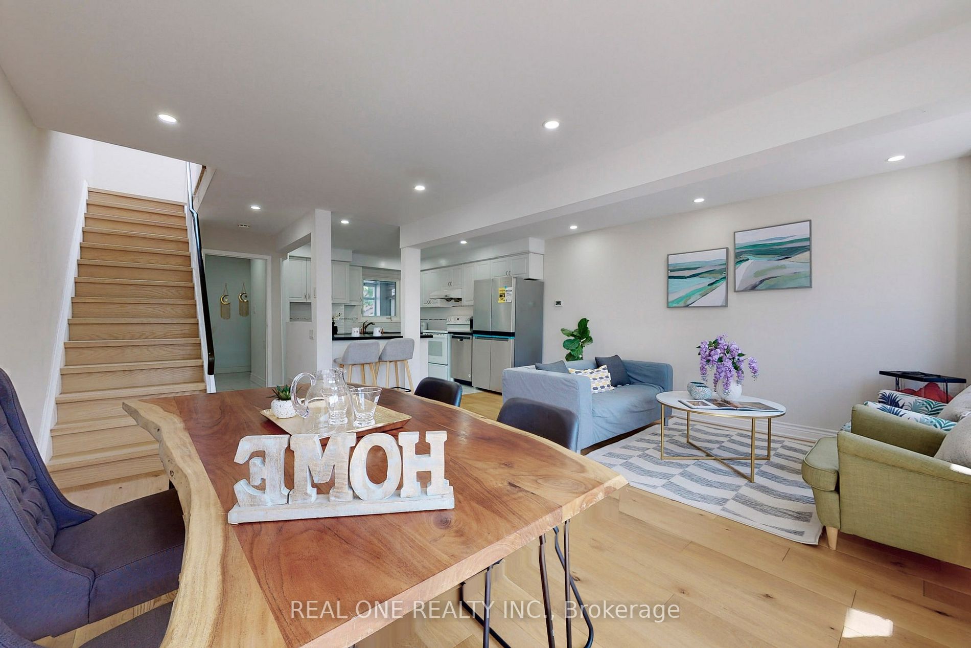 76 Cottsmore Cres