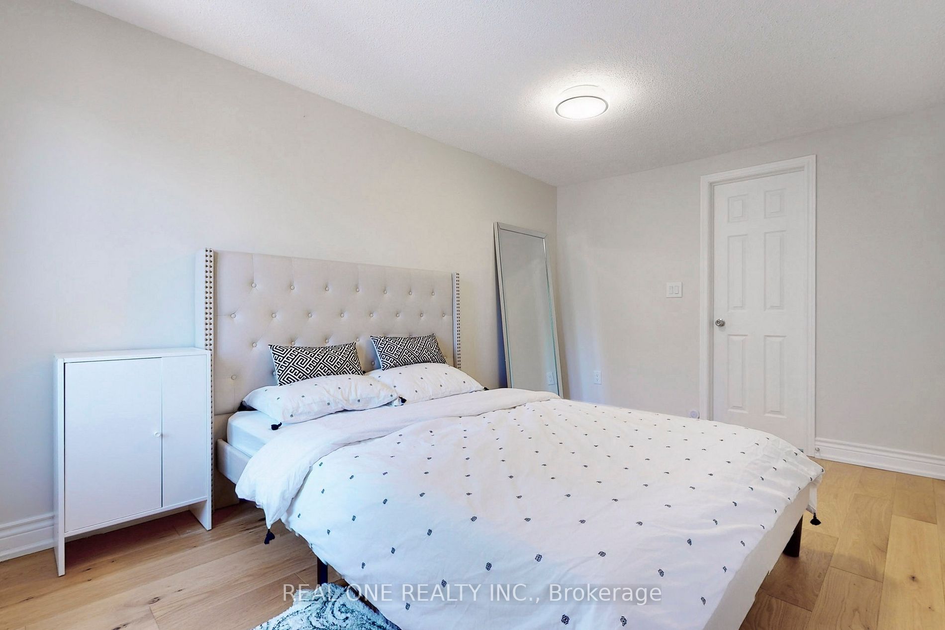76 Cottsmore Cres