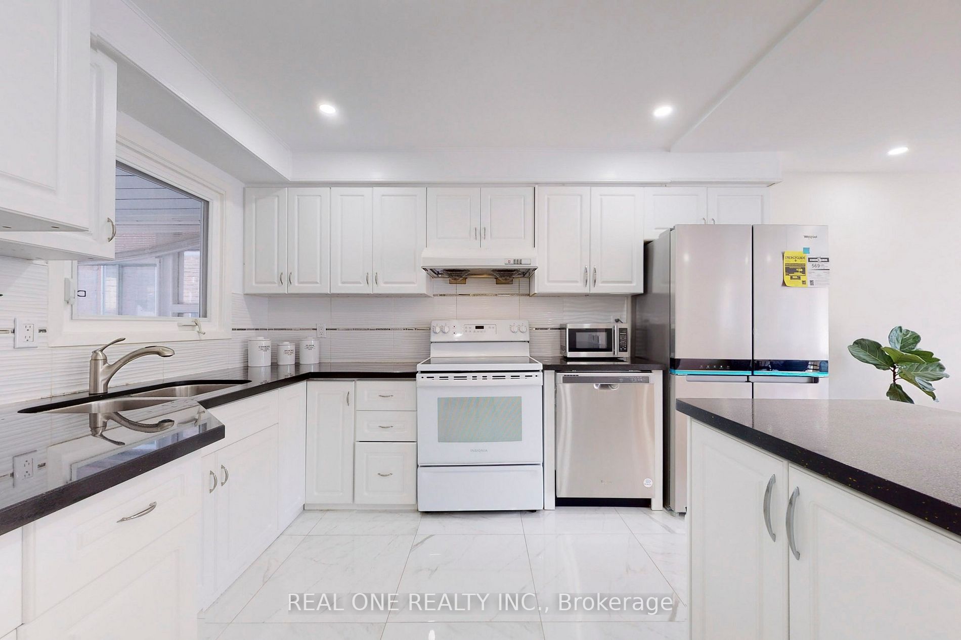 76 Cottsmore Cres