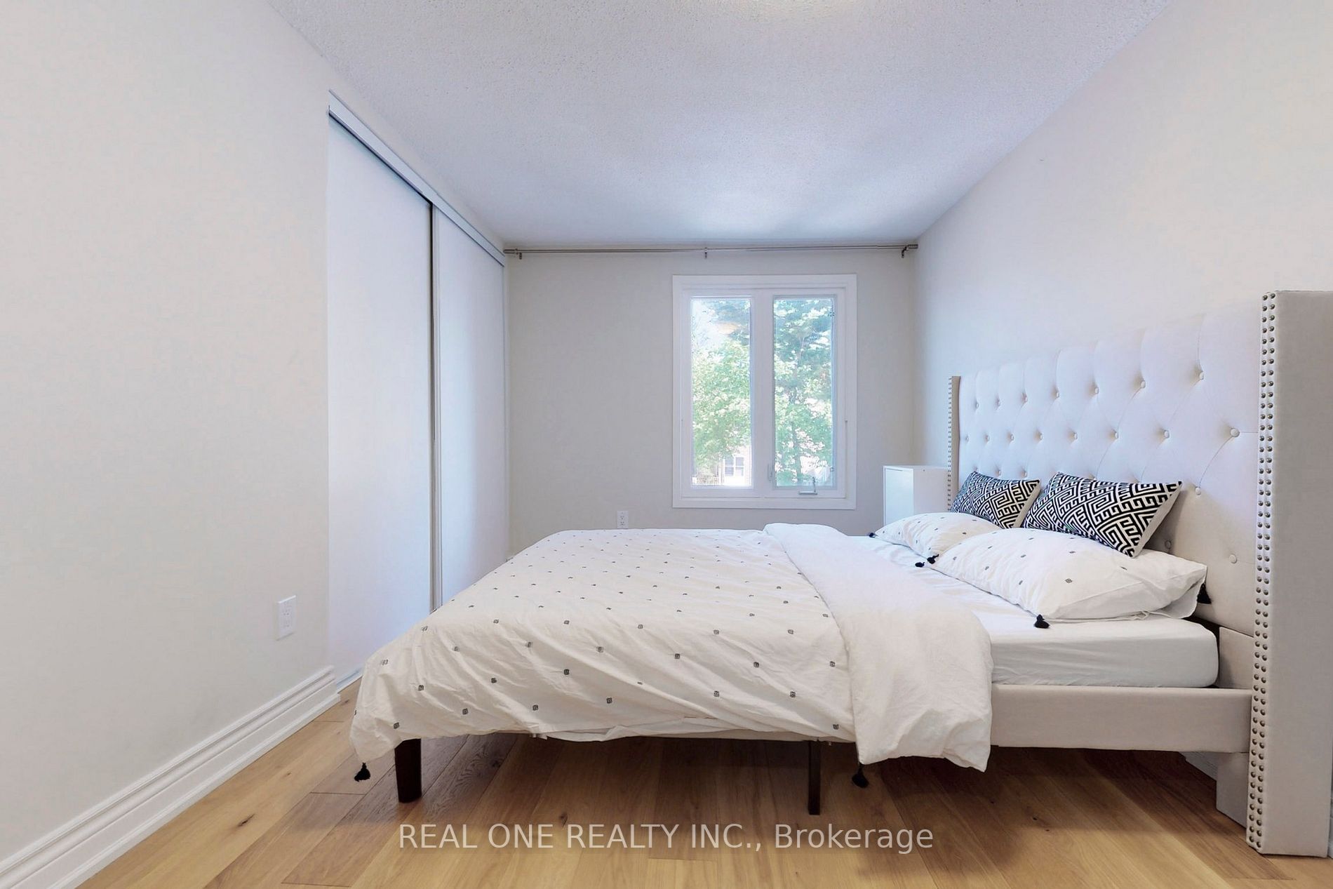 76 Cottsmore Cres
