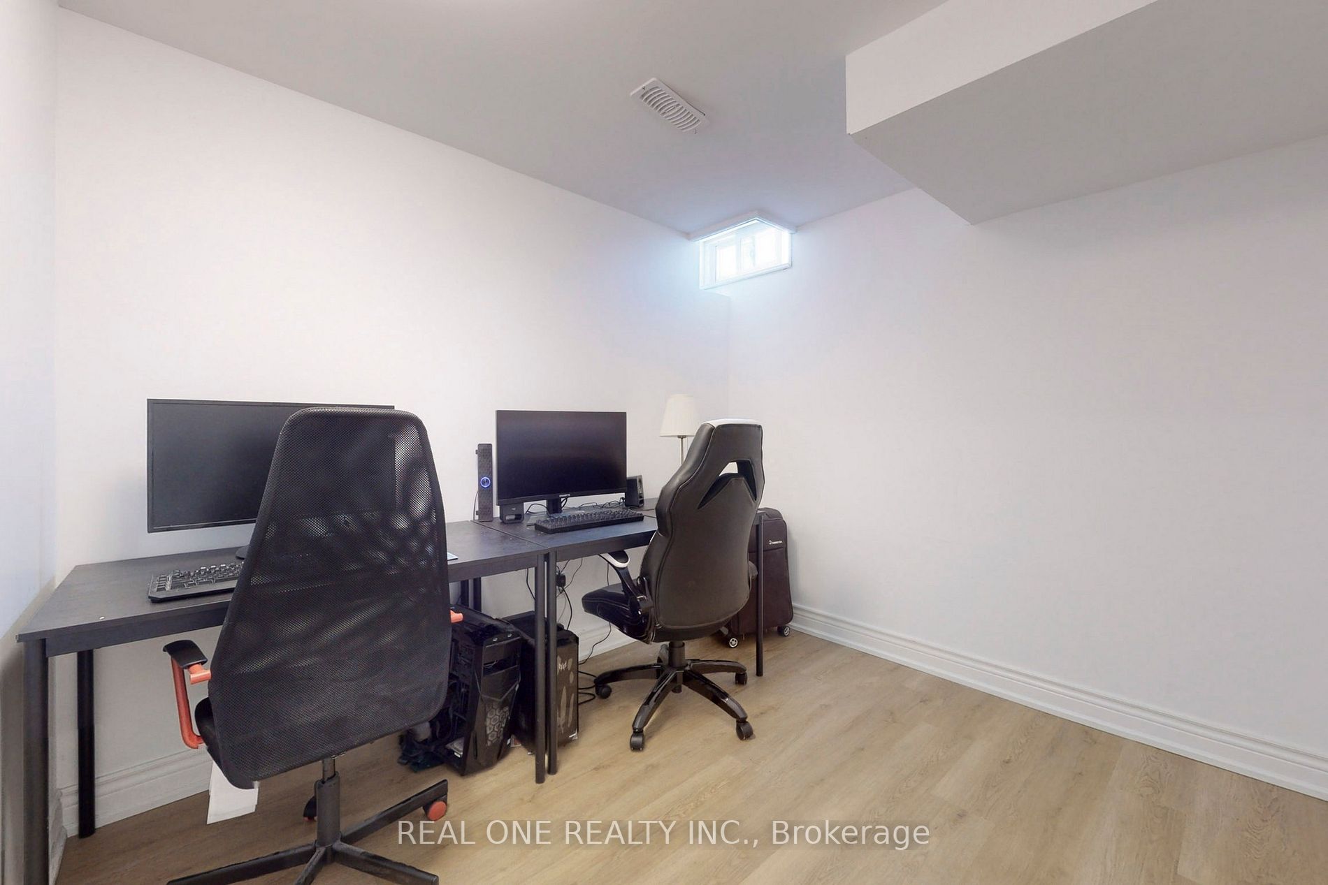 76 Cottsmore Cres