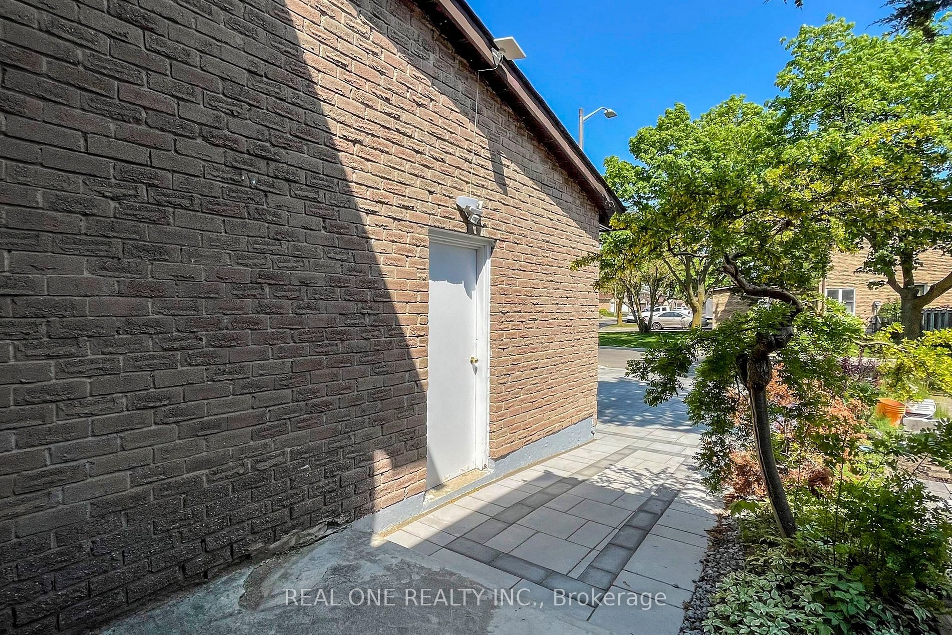 76 Cottsmore Cres
