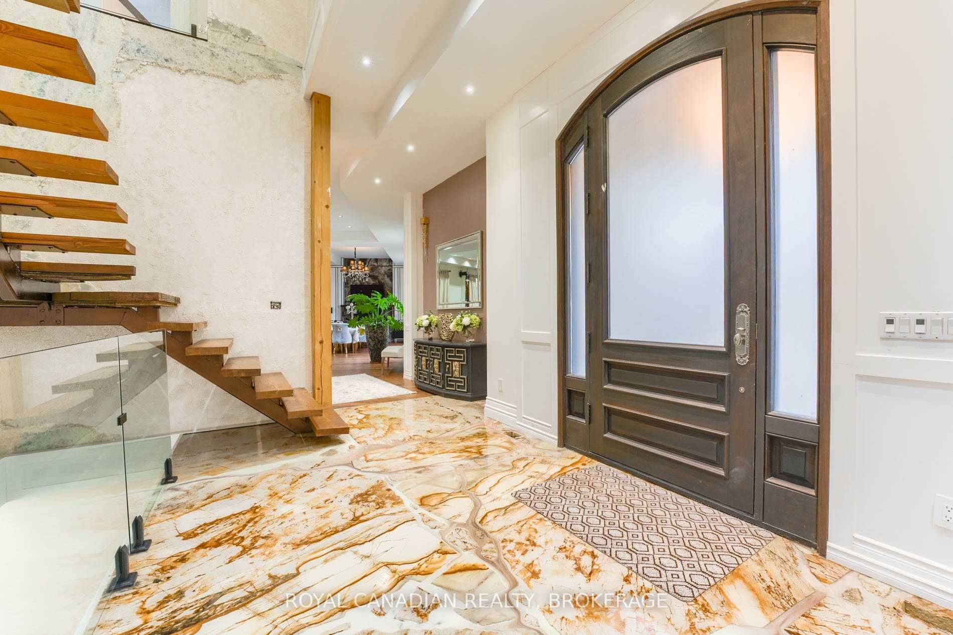 15 Glenview Heights Lane