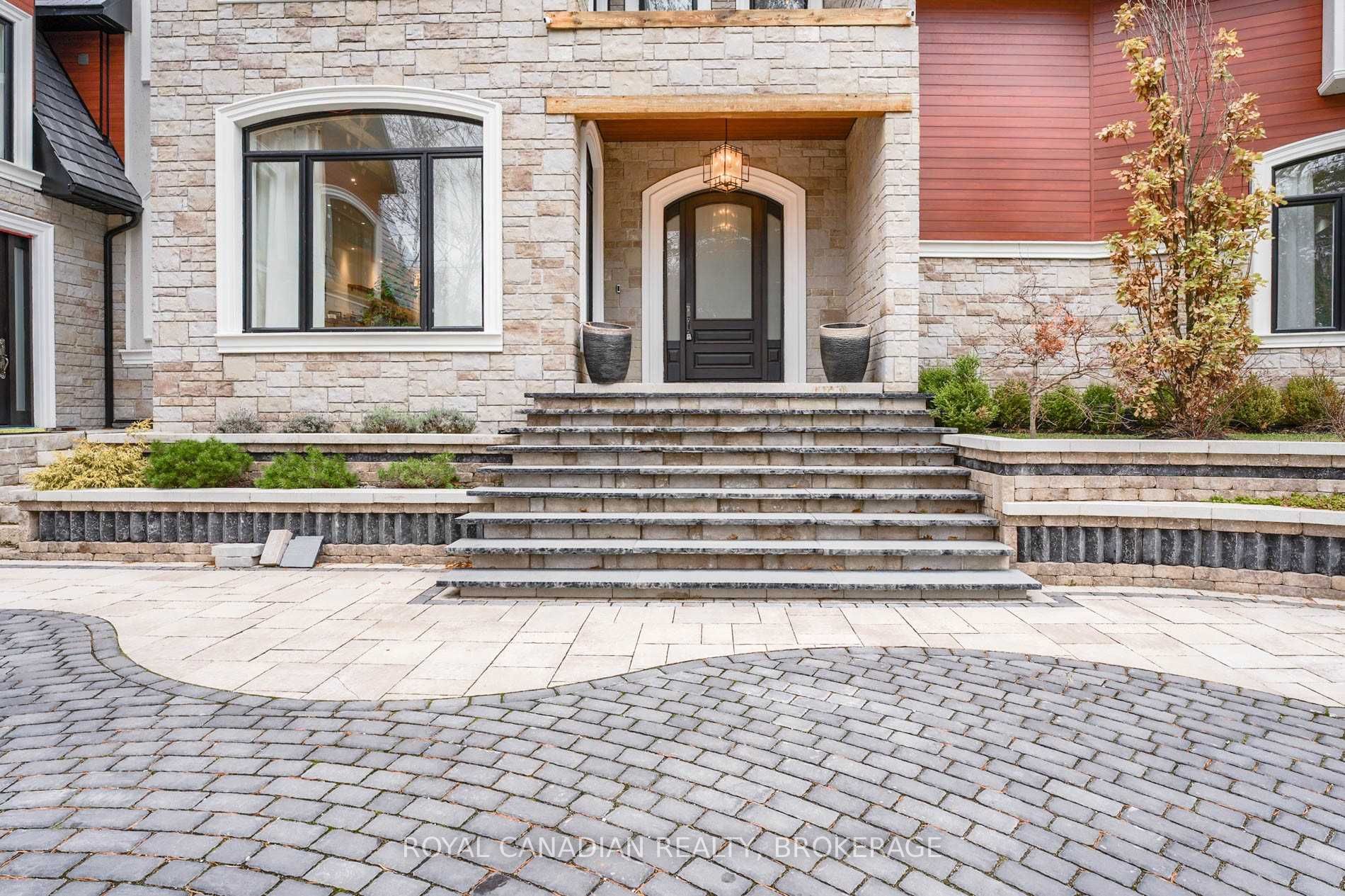 15 Glenview Heights Lane