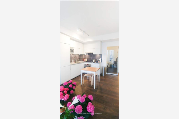 10 Rough Valley W Dr, Markham