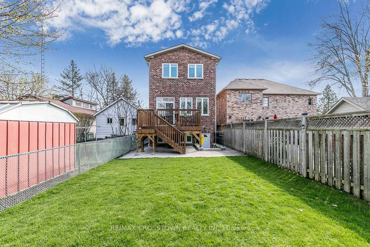22 Fergus Ave