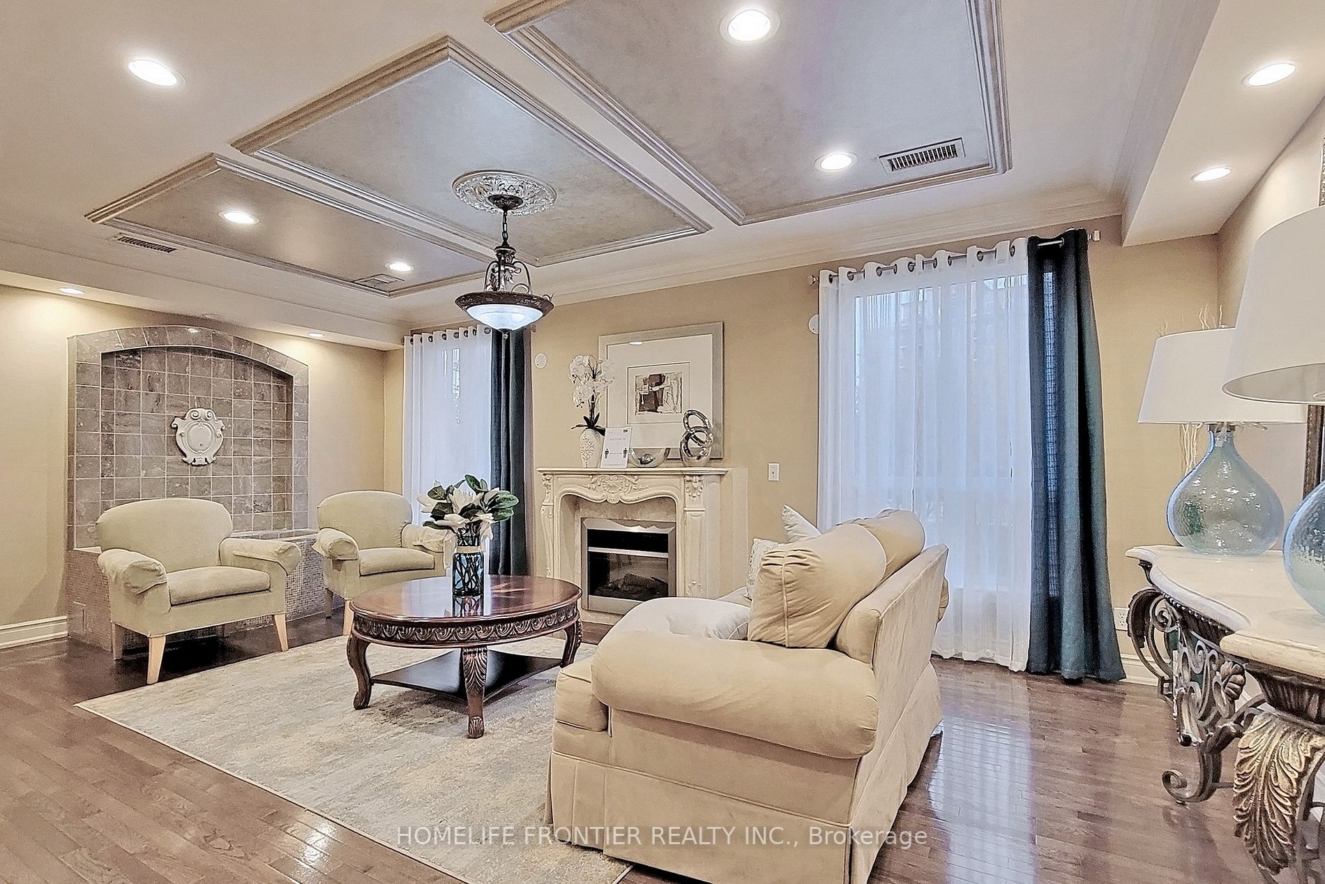 1 Maison Parc Crt, #718