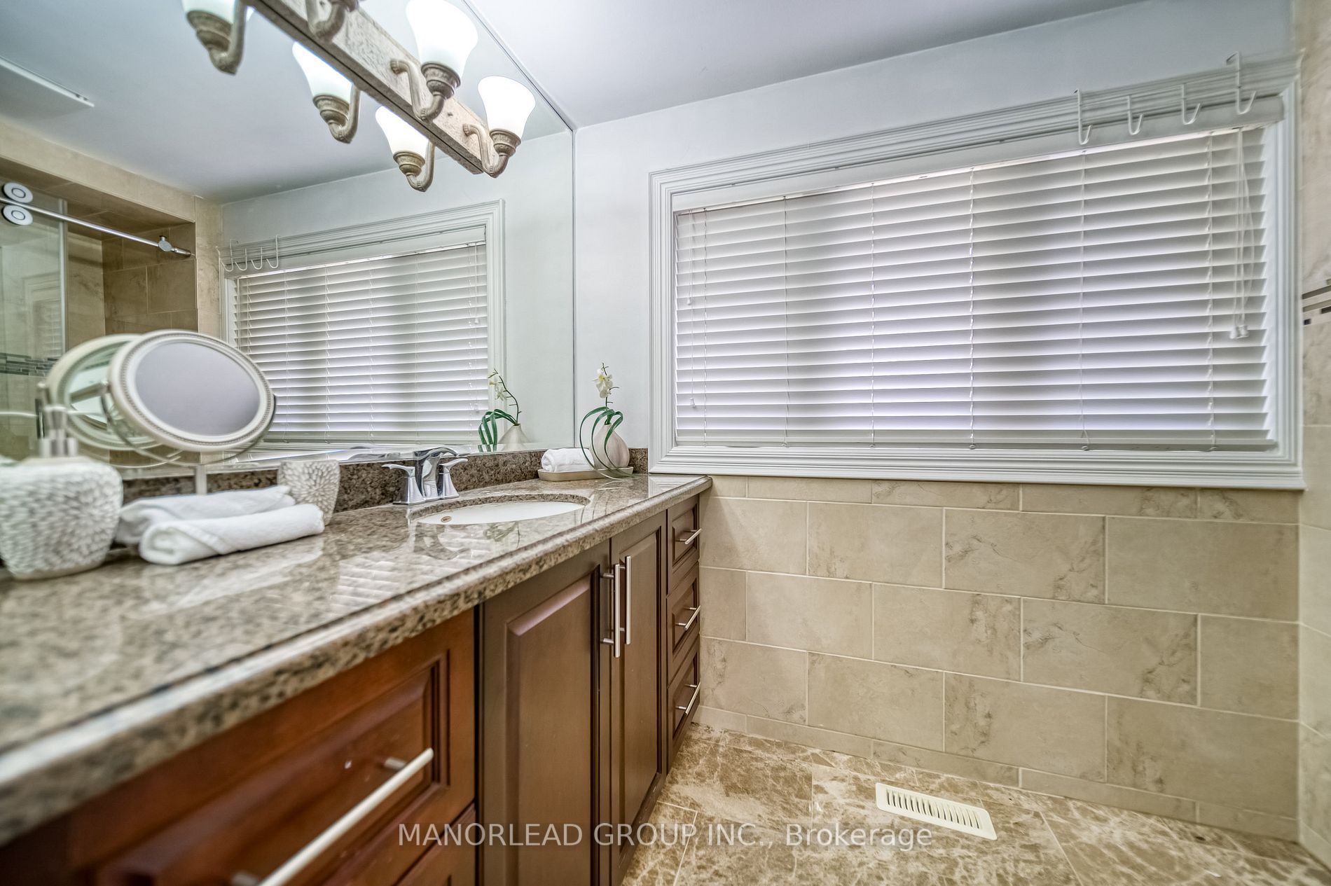 218 Langstaff Rd W