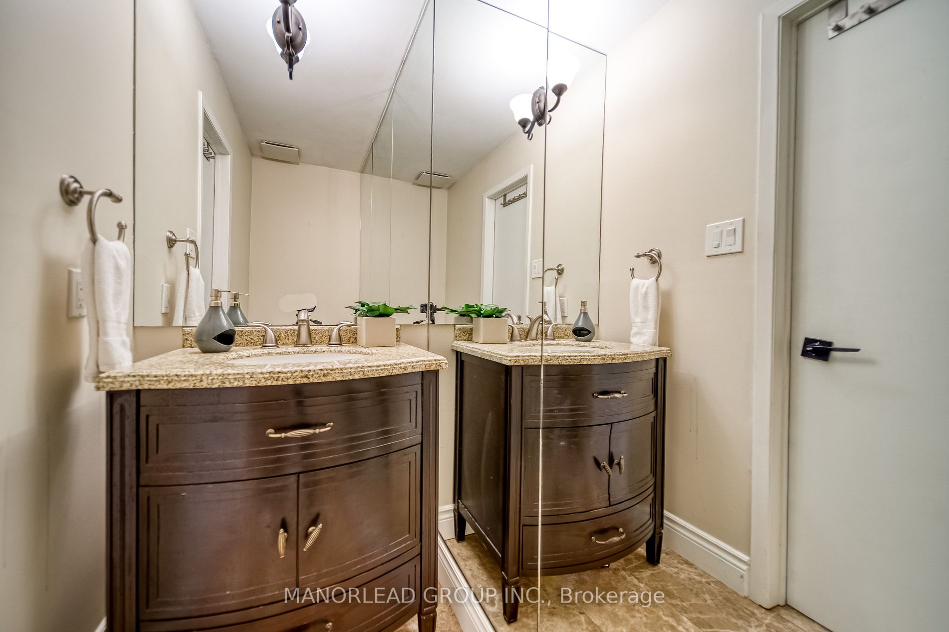 218 Langstaff Rd W