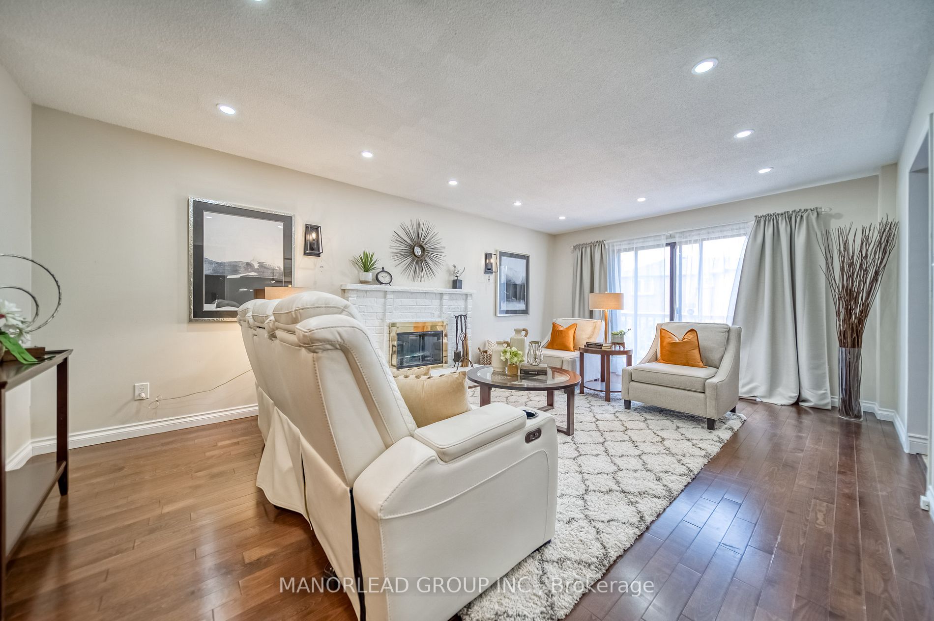 218 Langstaff Rd W
