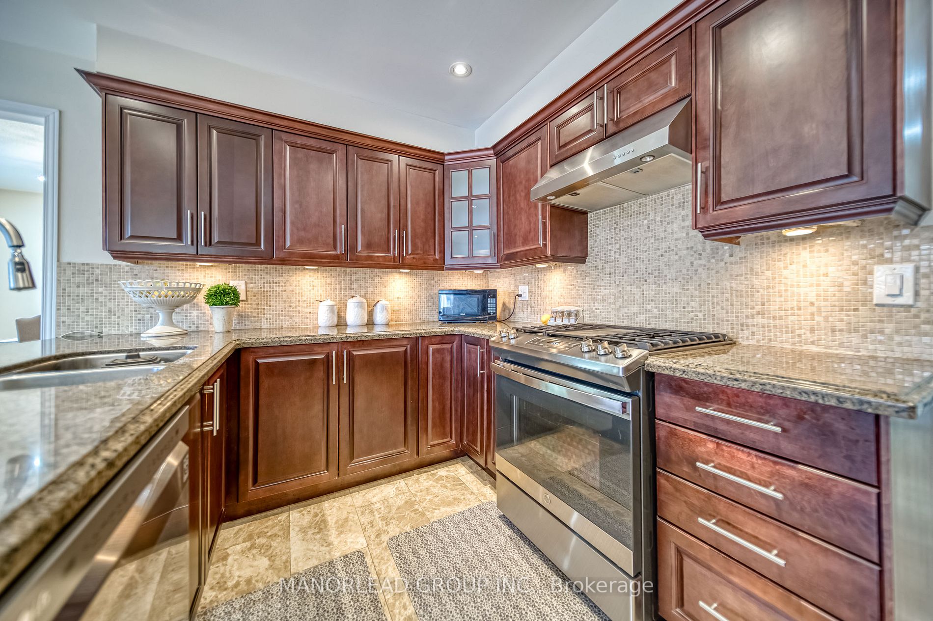 218 Langstaff Rd W