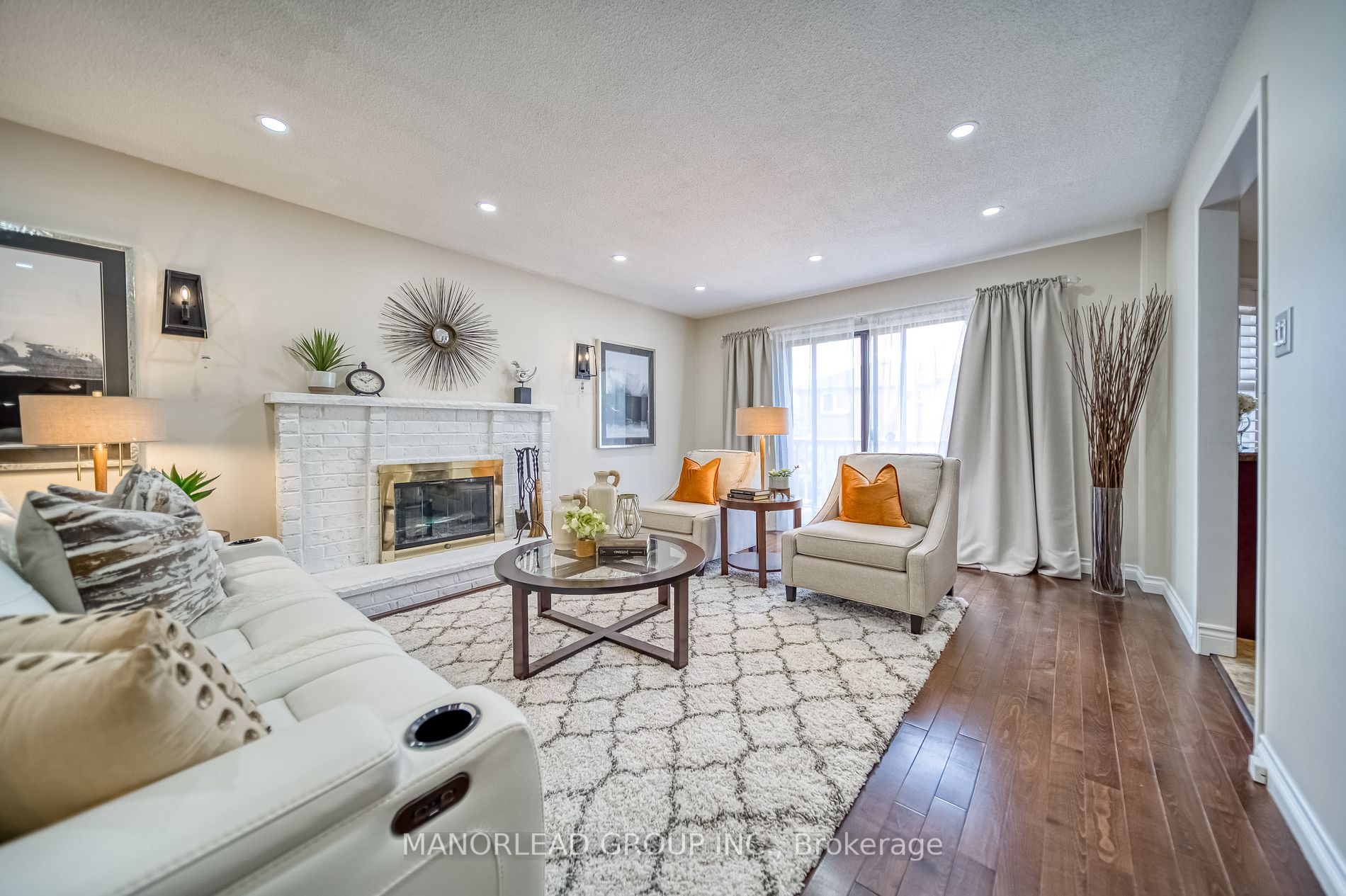 218 Langstaff Rd W