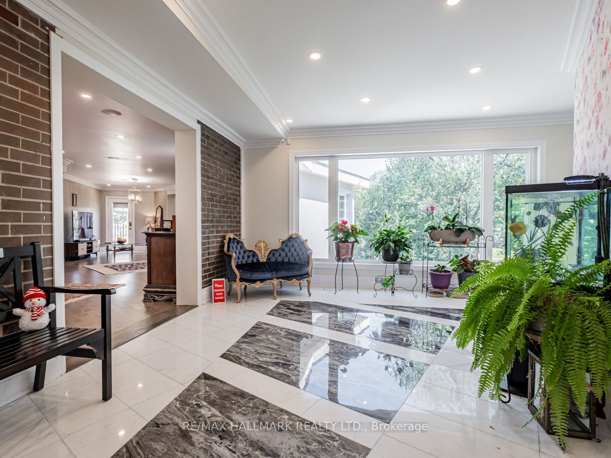 115 Lynwood Cres