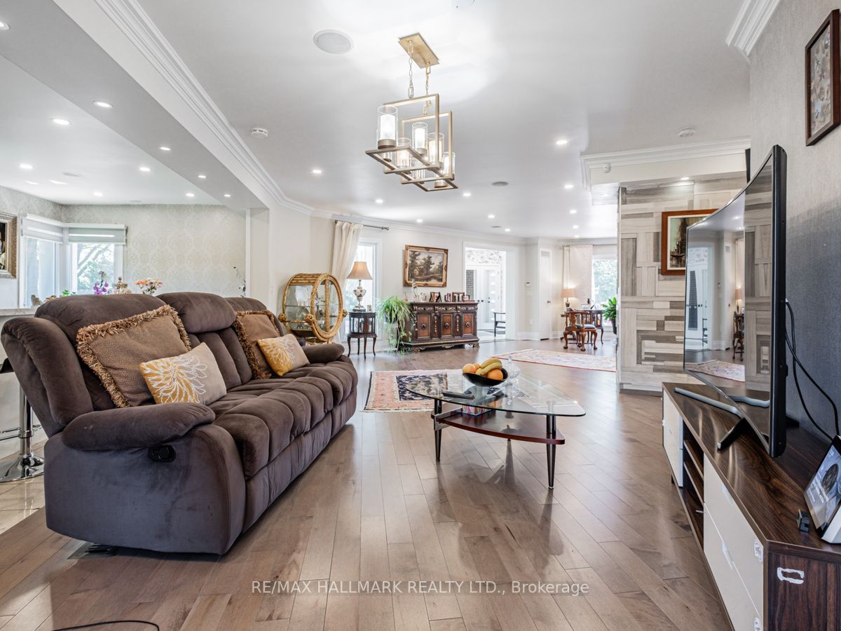 115 Lynwood Cres