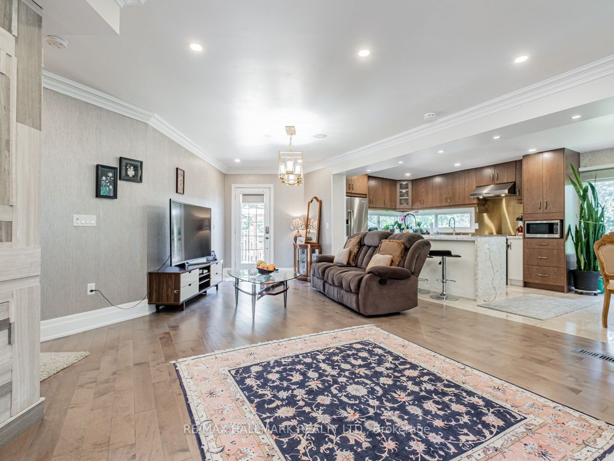 115 Lynwood Cres
