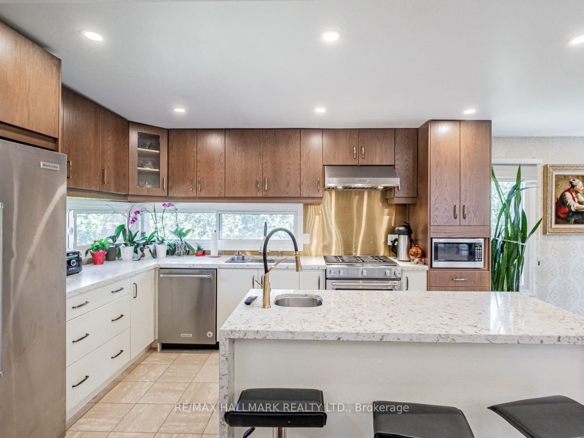 115 Lynwood Cres