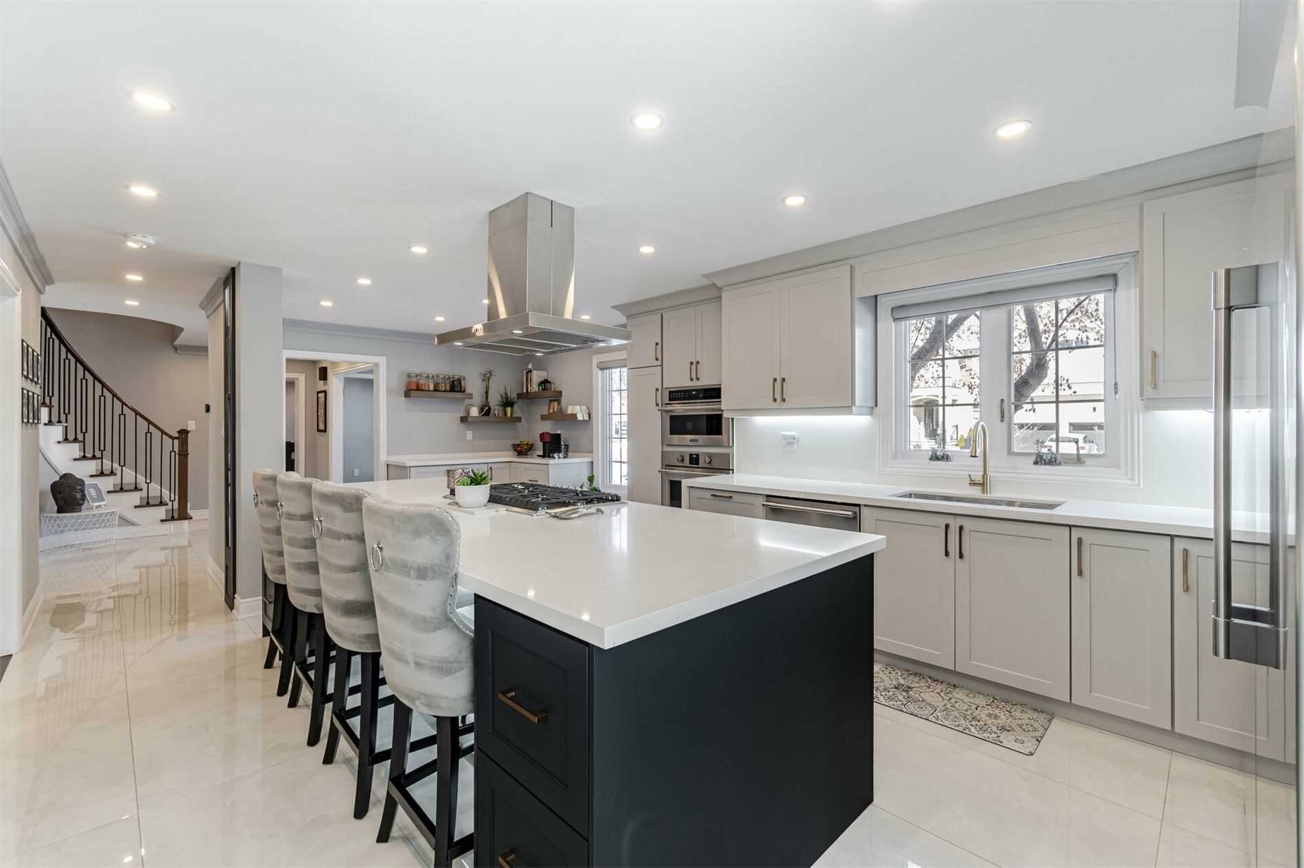 112 Charmaine Rd