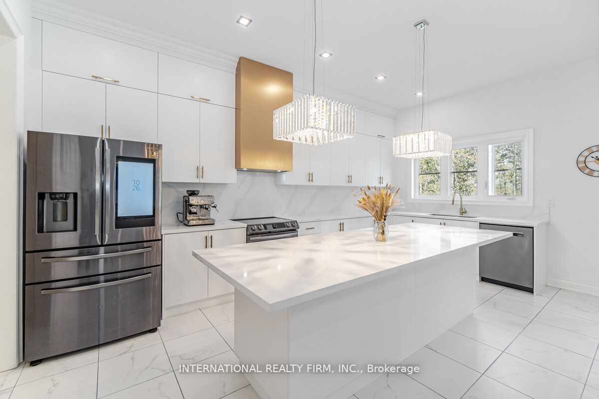 150 Cannes Ave
