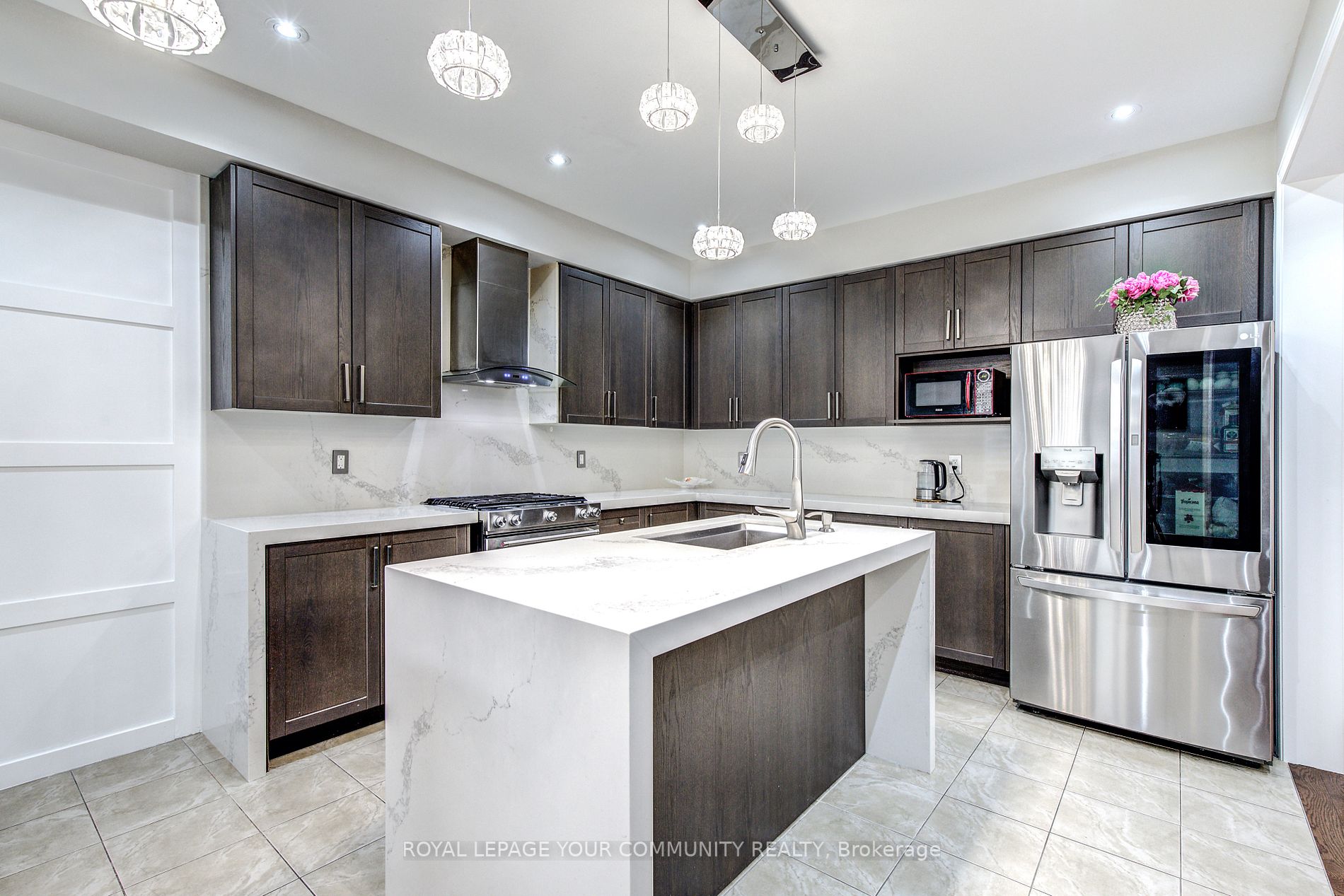 14 Beaconsfield Dr