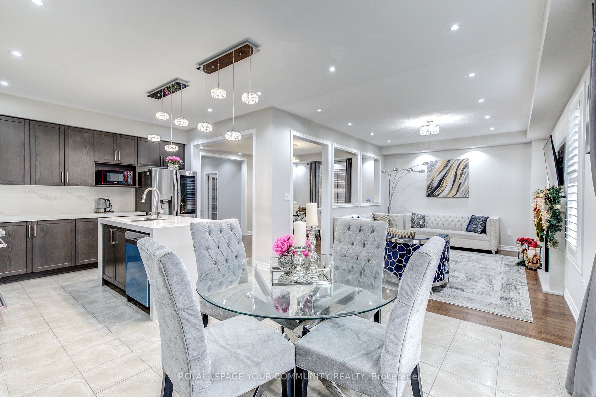14 Beaconsfield Dr