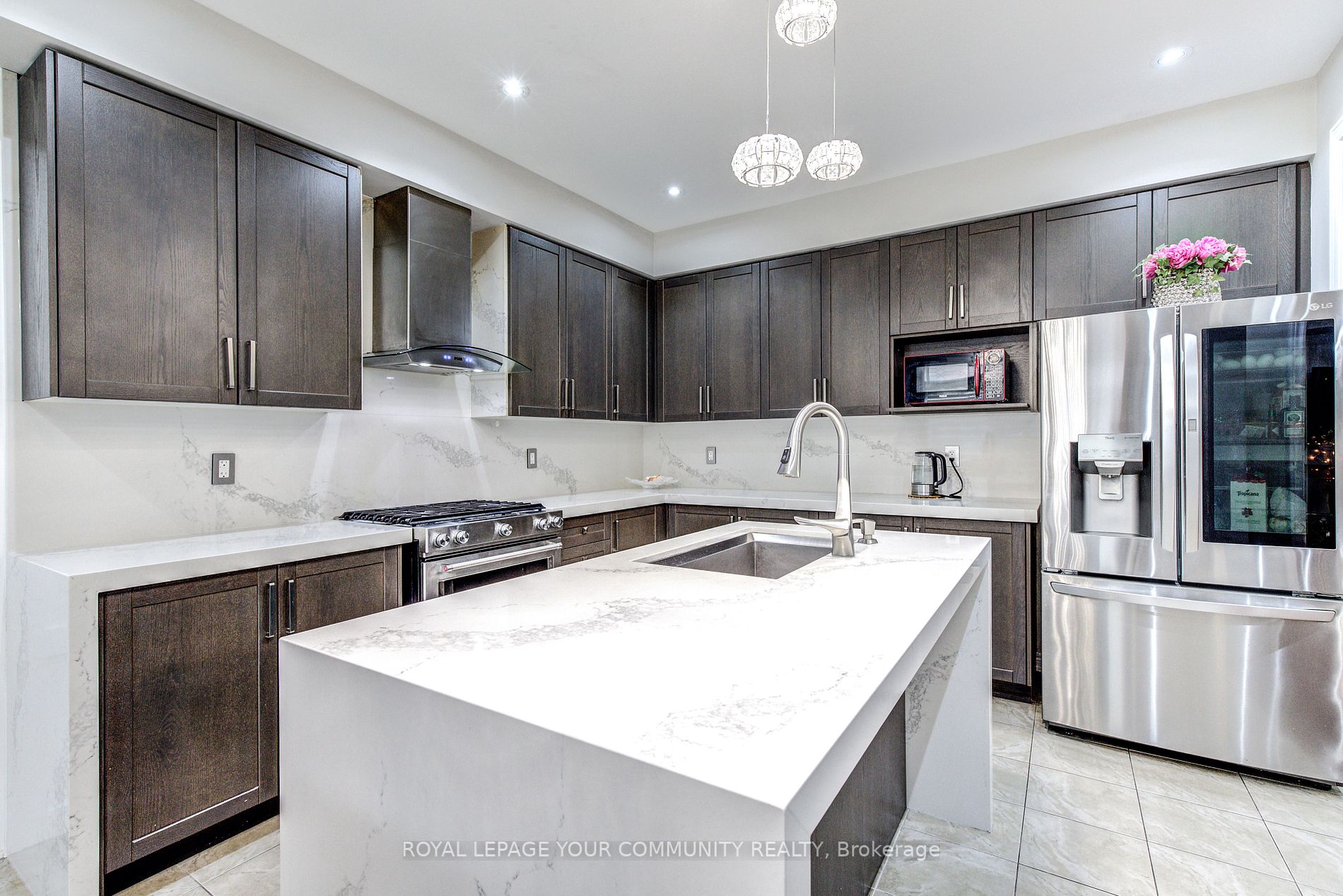 14 Beaconsfield Dr