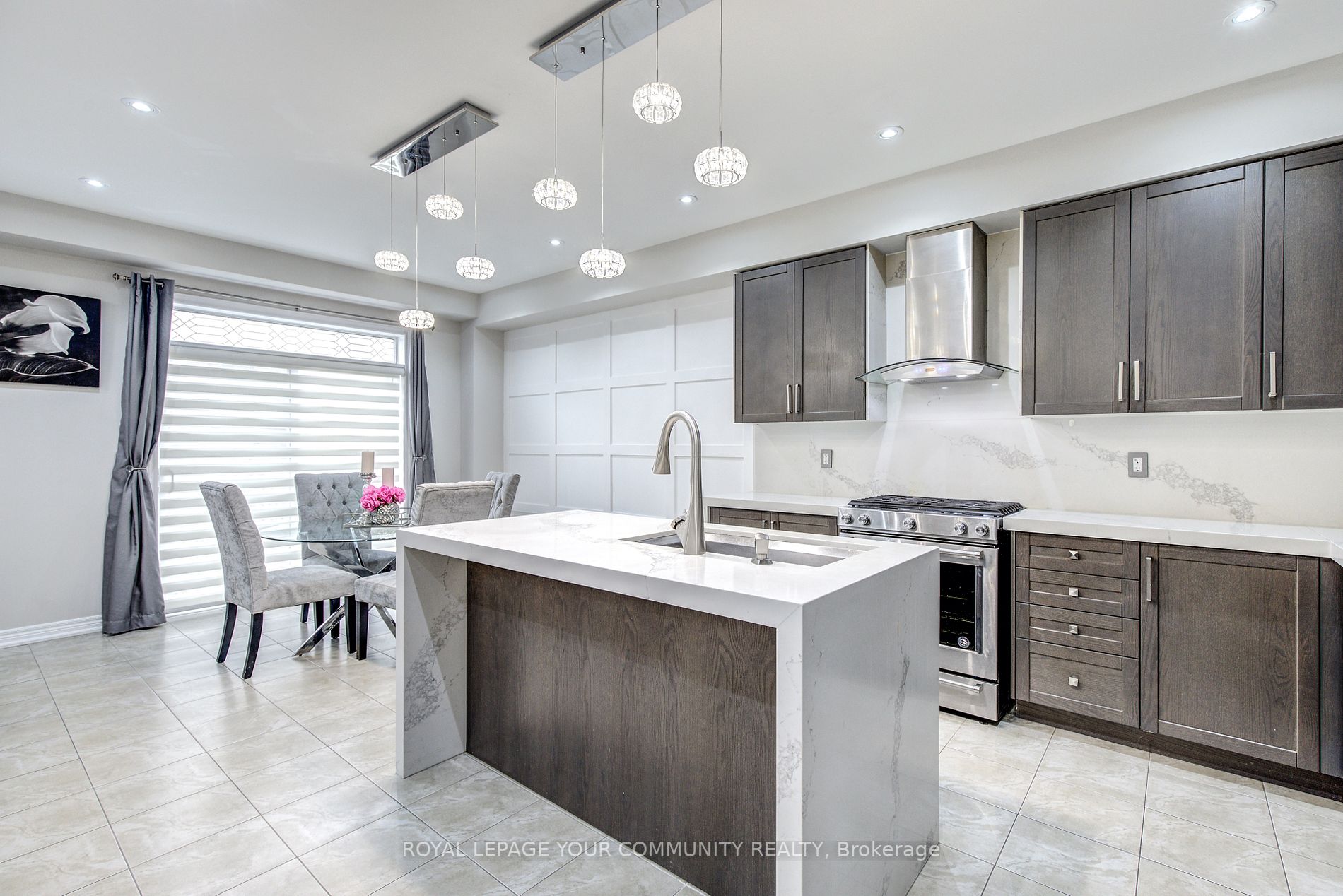 14 Beaconsfield Dr