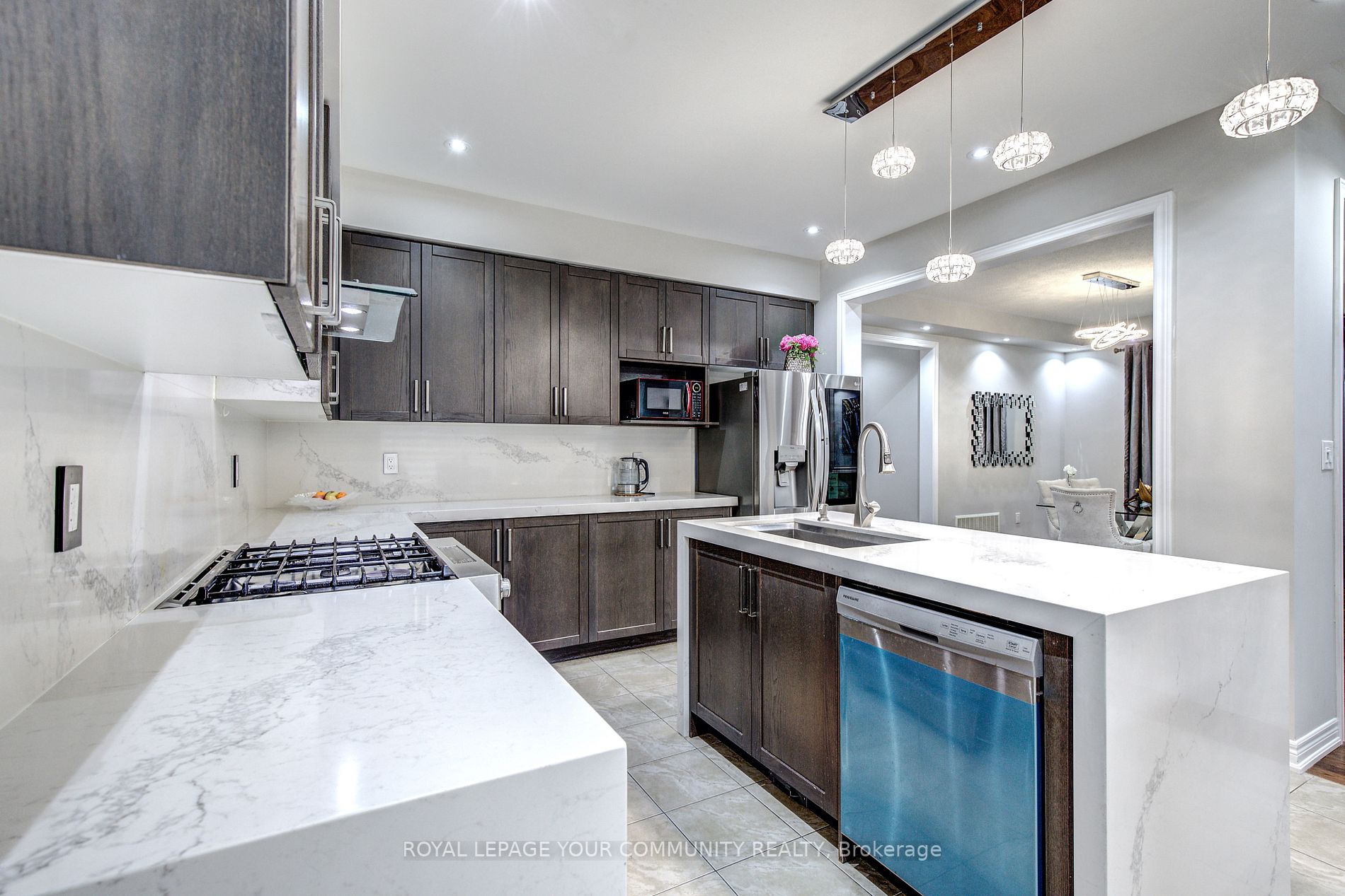 14 Beaconsfield Dr