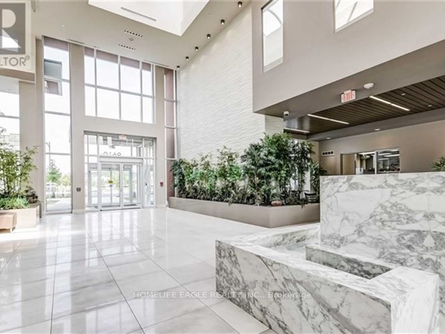 9600 Yonge St, #1011