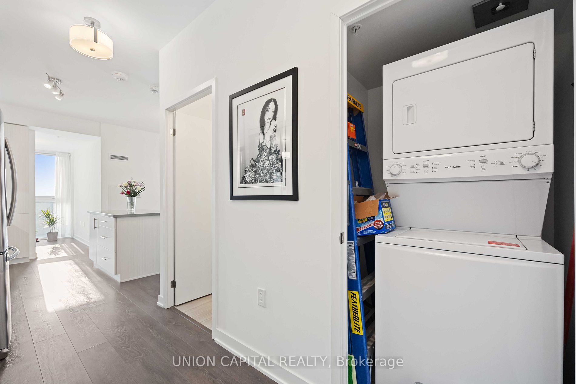 75 Oneida Cres, #809