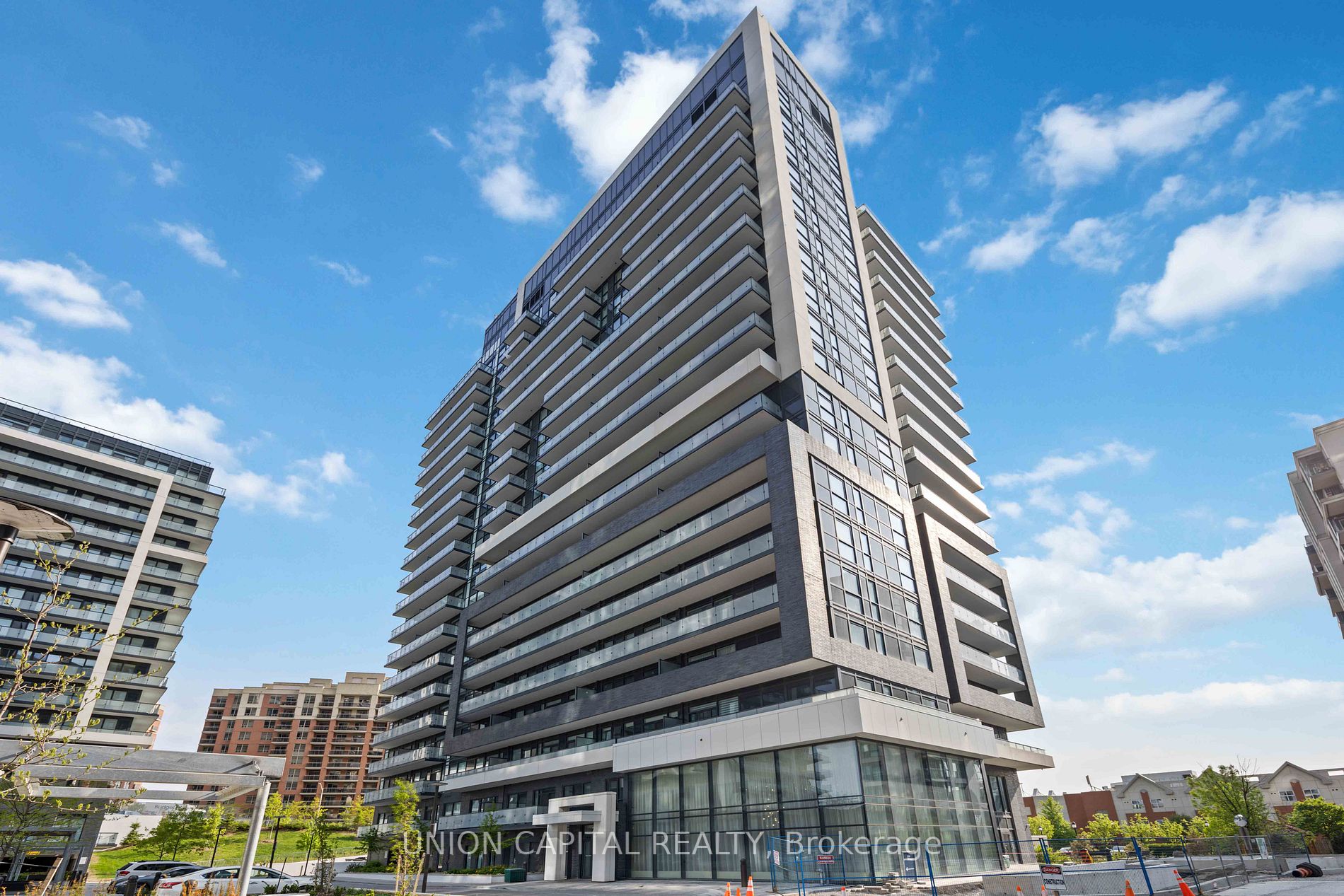 75 Oneida Cres, #809