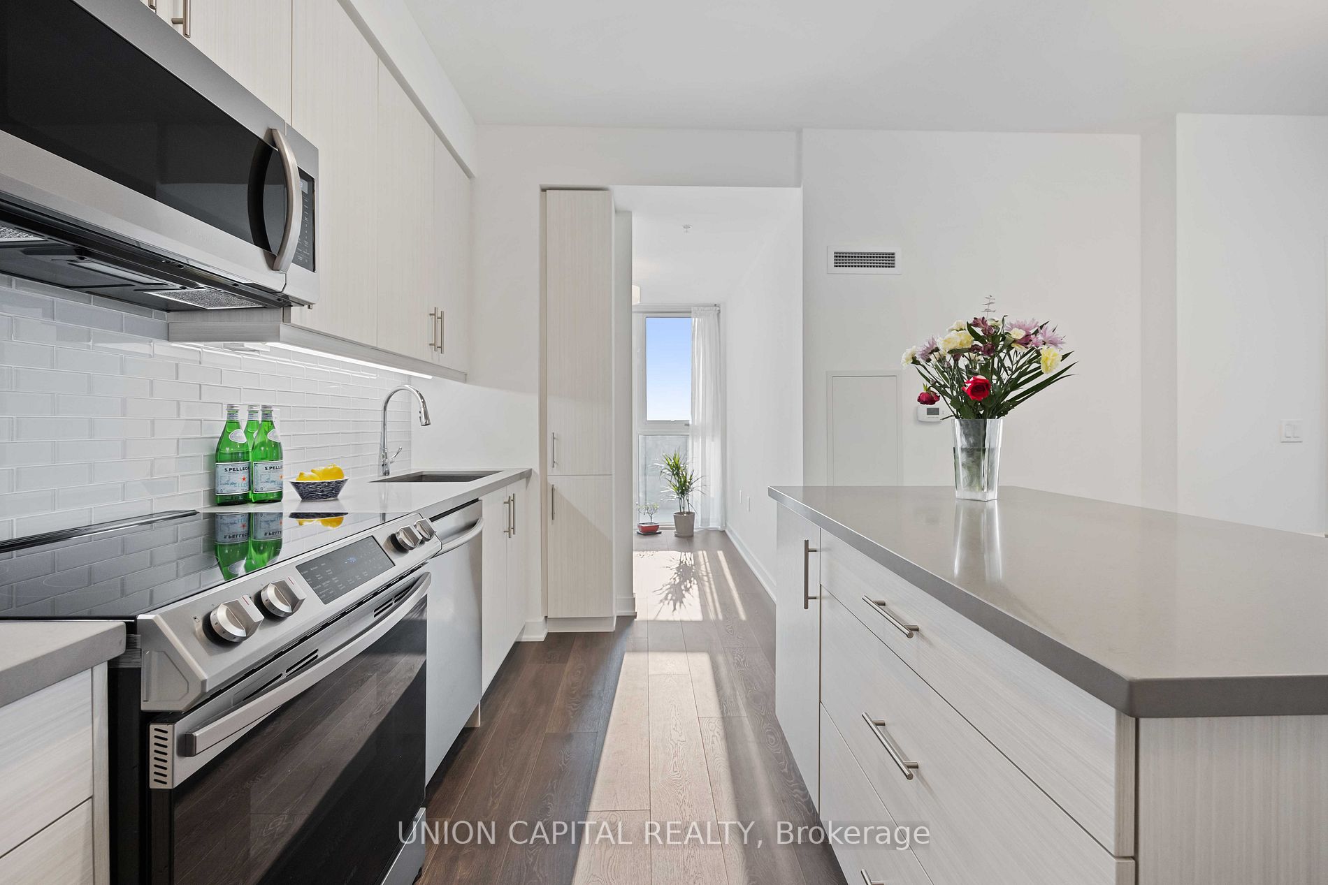 75 Oneida Cres, #809