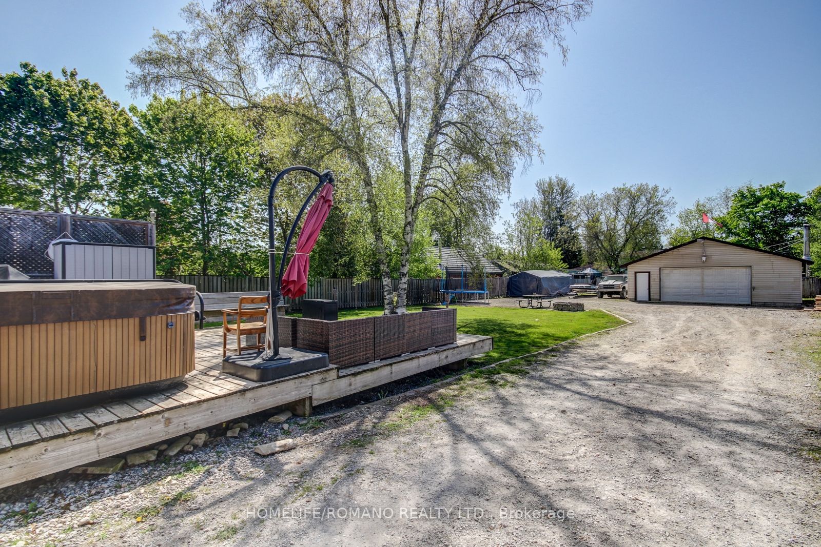 563 Mapleview Dr S